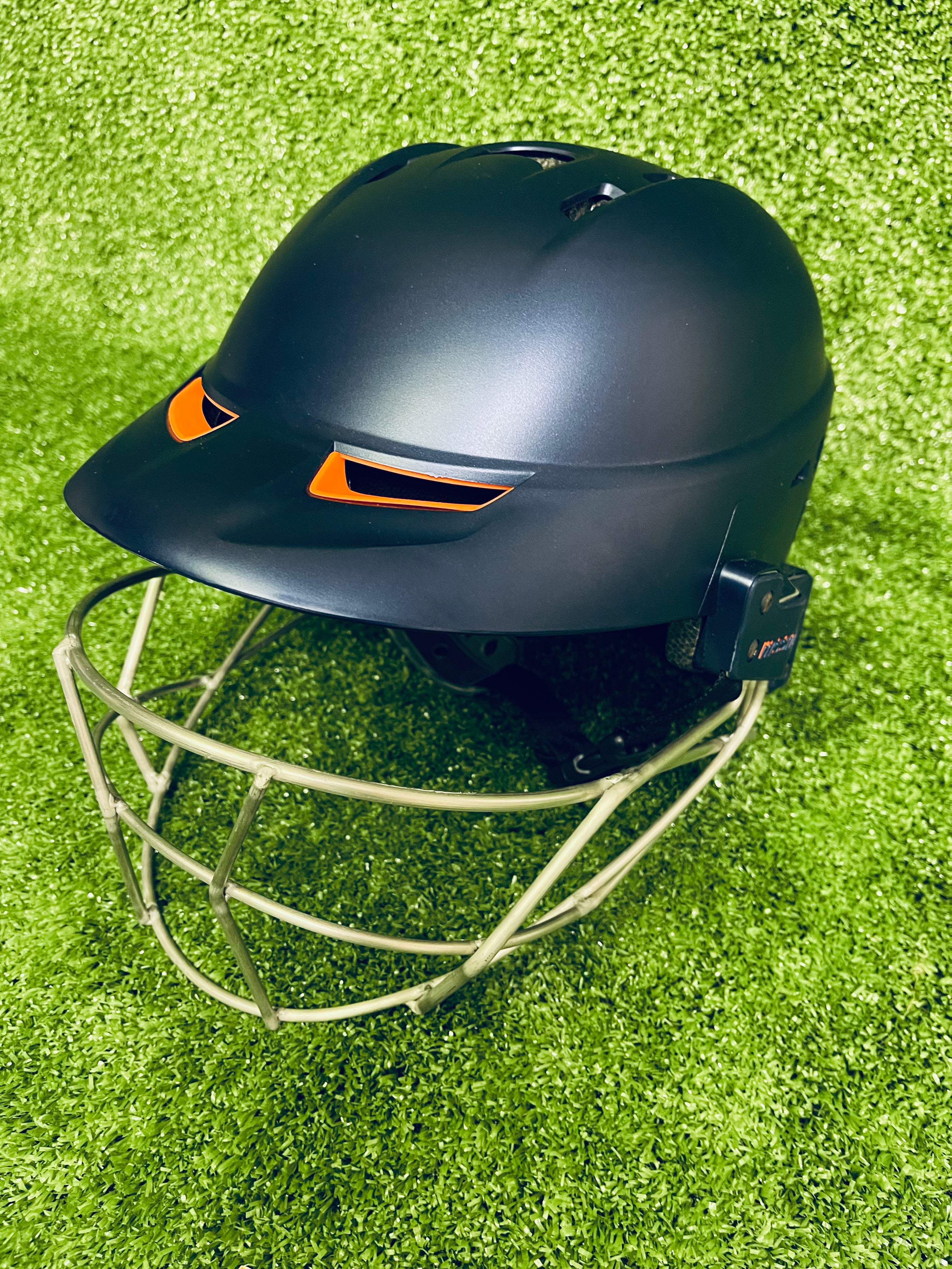 Moonwalkr Mind 2.0 Cricket Helmet for Adults - Lightweight Protective Headgear for Cricket Players - Perfect for Practice, Matches & Professional Games