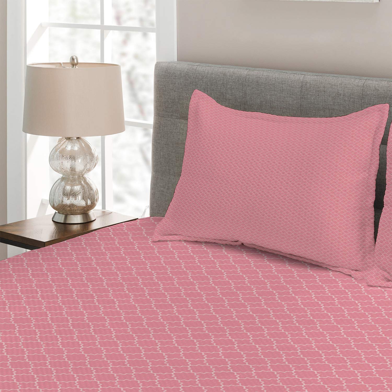 Ambesonne Eastern Quilted Bedspread Set - King Size 3-Piece with 2 Pillow Shams, Traditional Quatrefoil Pattern in Pastel Pink & White | Perfect for Master Bedroom, Guest Room & Boho Home Decor