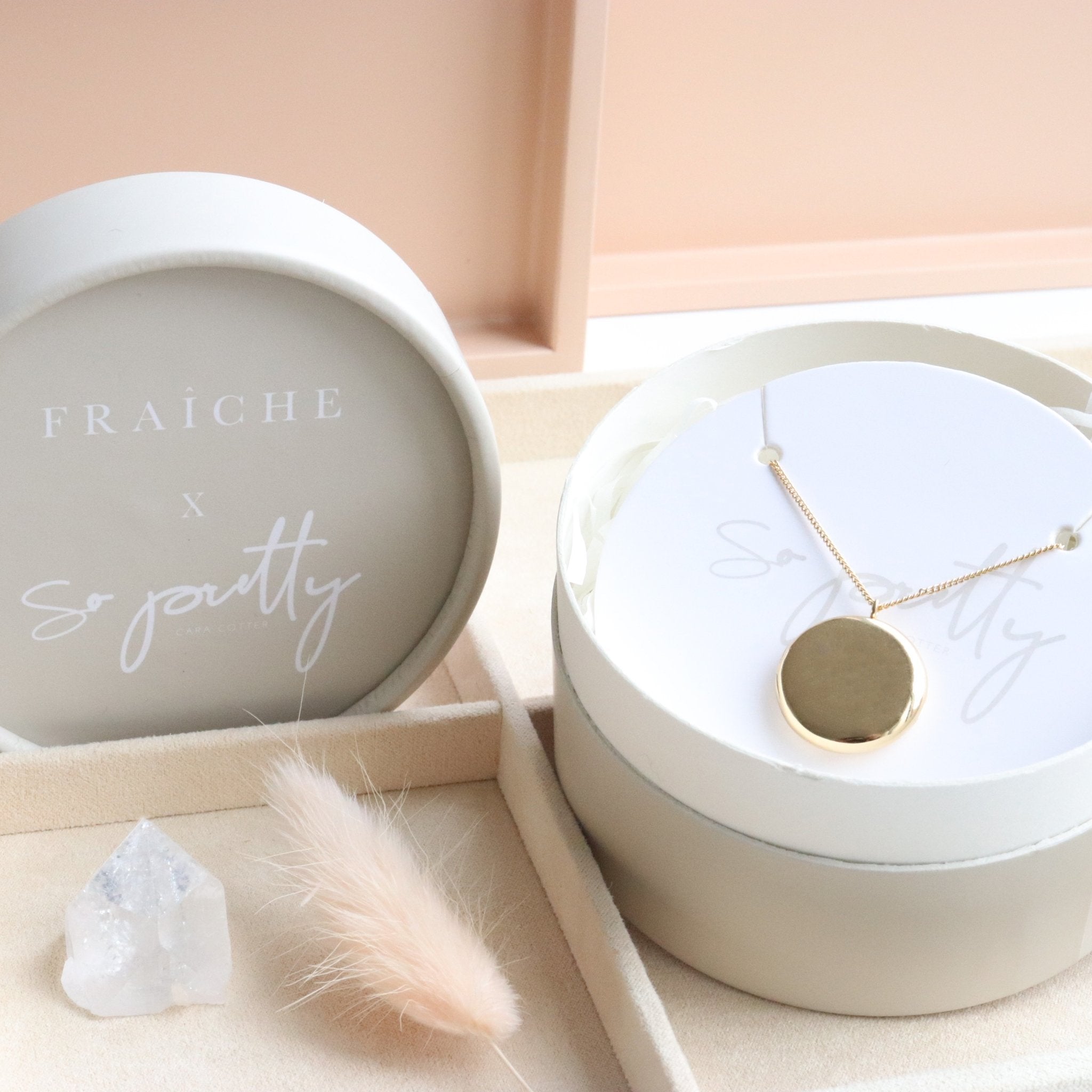 FRAICHE LOCKET NECKLACE 14K Gold Pendant for Women - Elegant Heart Photo Jewelry Gift for Mom, Wife, Girlfriend - Perfect for Valentine's Day, Anniversary & Special Occasions