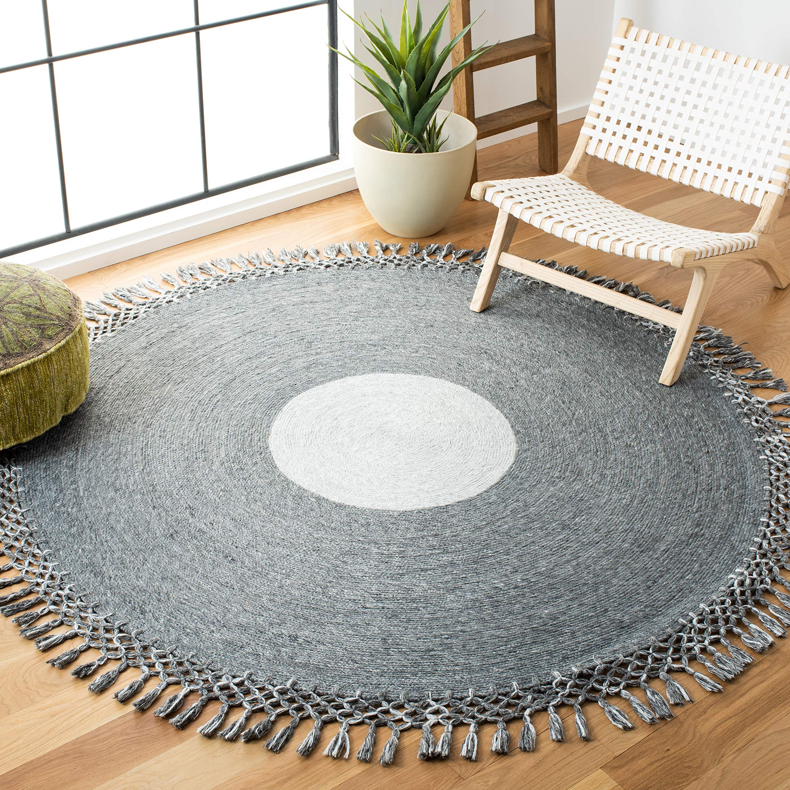 SAFAVIEH Sahara Collection 6' Round Beige/Ivory Handmade Boho Tassel Area Rug - Perfect for Bohemian Living Room, Bedroom & Nursery Decor