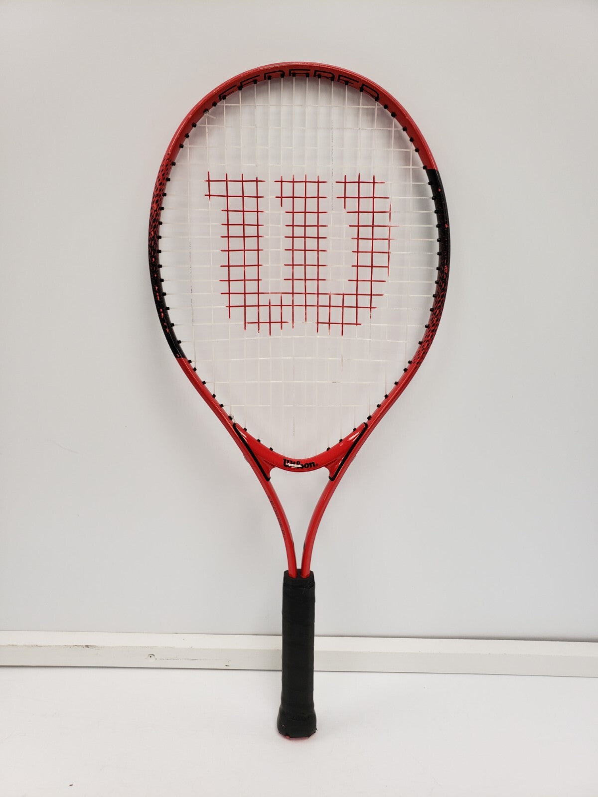 Wilson Federer Tennis Racket - Professional Tennis Racquet for Adults & Juniors - Perfect for Training, Matches & Recreational Play