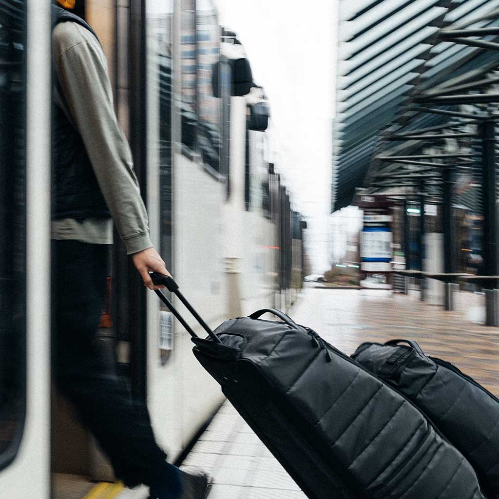 90L Large Check-in Roller Bag with Hugger Design - Perfect for Air Travel, Business Trips, and Vacation Luggage