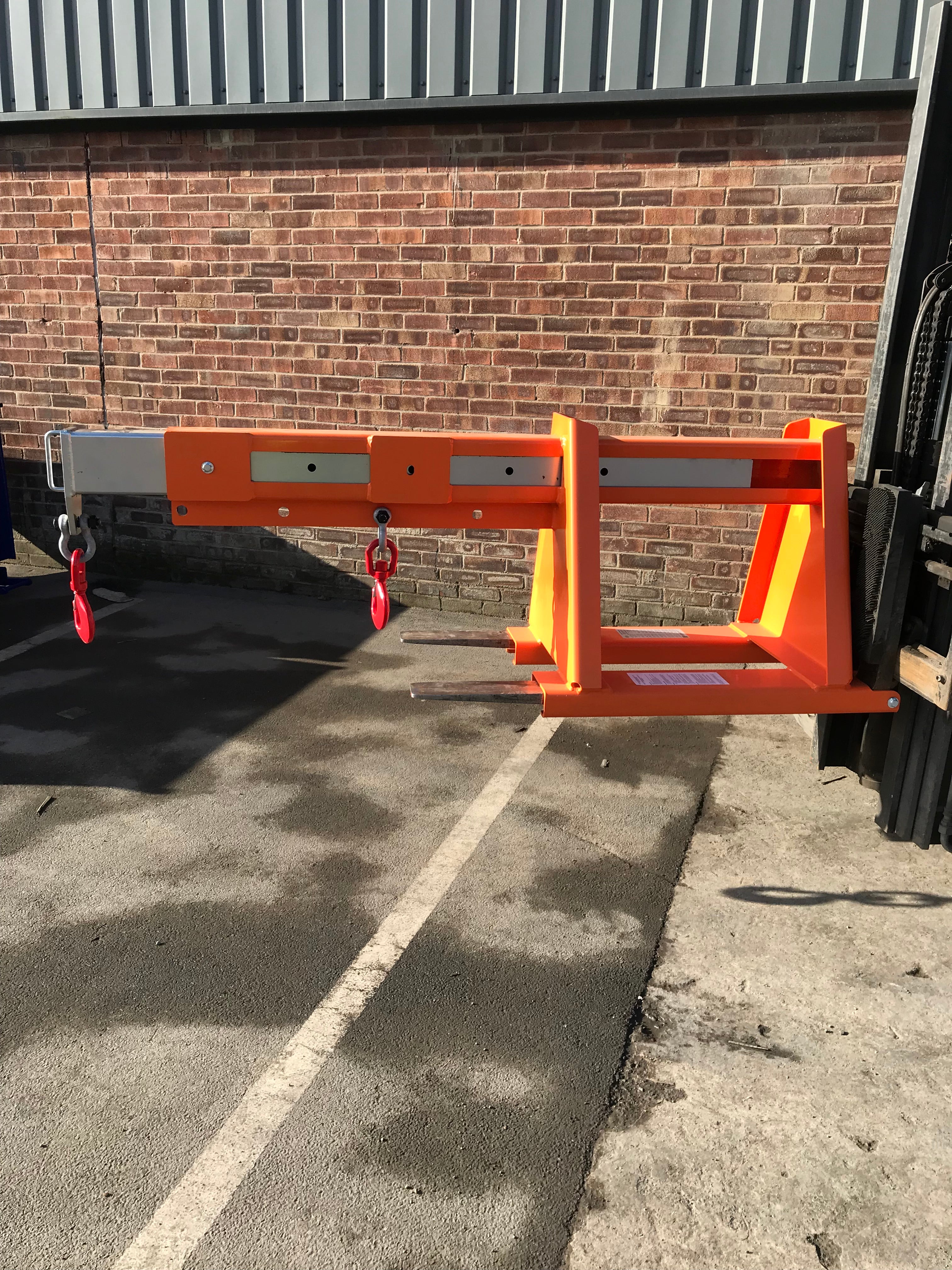 Extendable Forklift Jib Crane Attachment - Heavy Duty Lifting Boom for Warehouses & Construction Sites - Perfect for Loading/Unloading Trucks & Reaching High Shelves