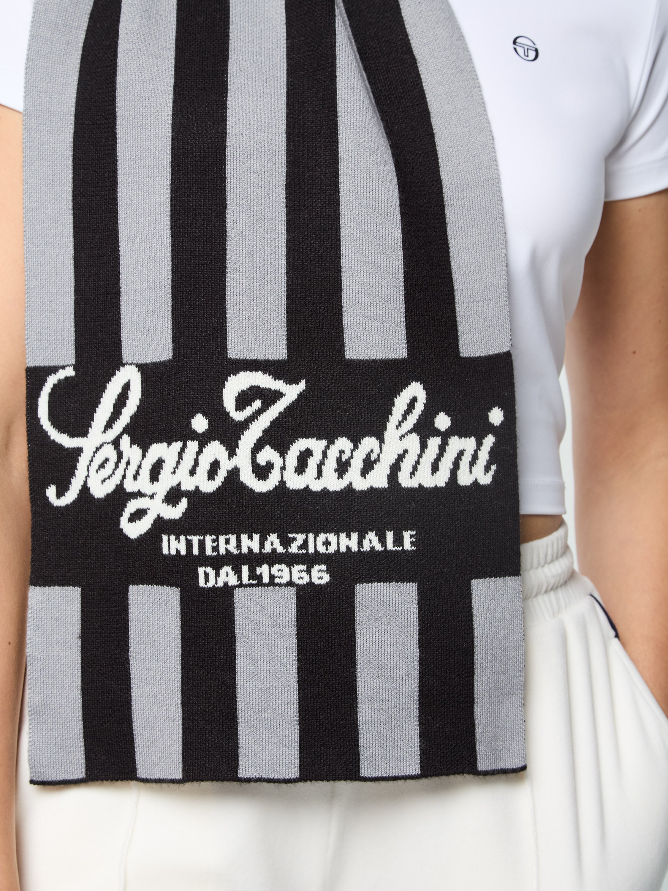 Gioco Jacquard Scarf - Black Beauty Luxury Woven Wrap for Women | Perfect for Winter Fashion, Office Elegance & Gift Giving