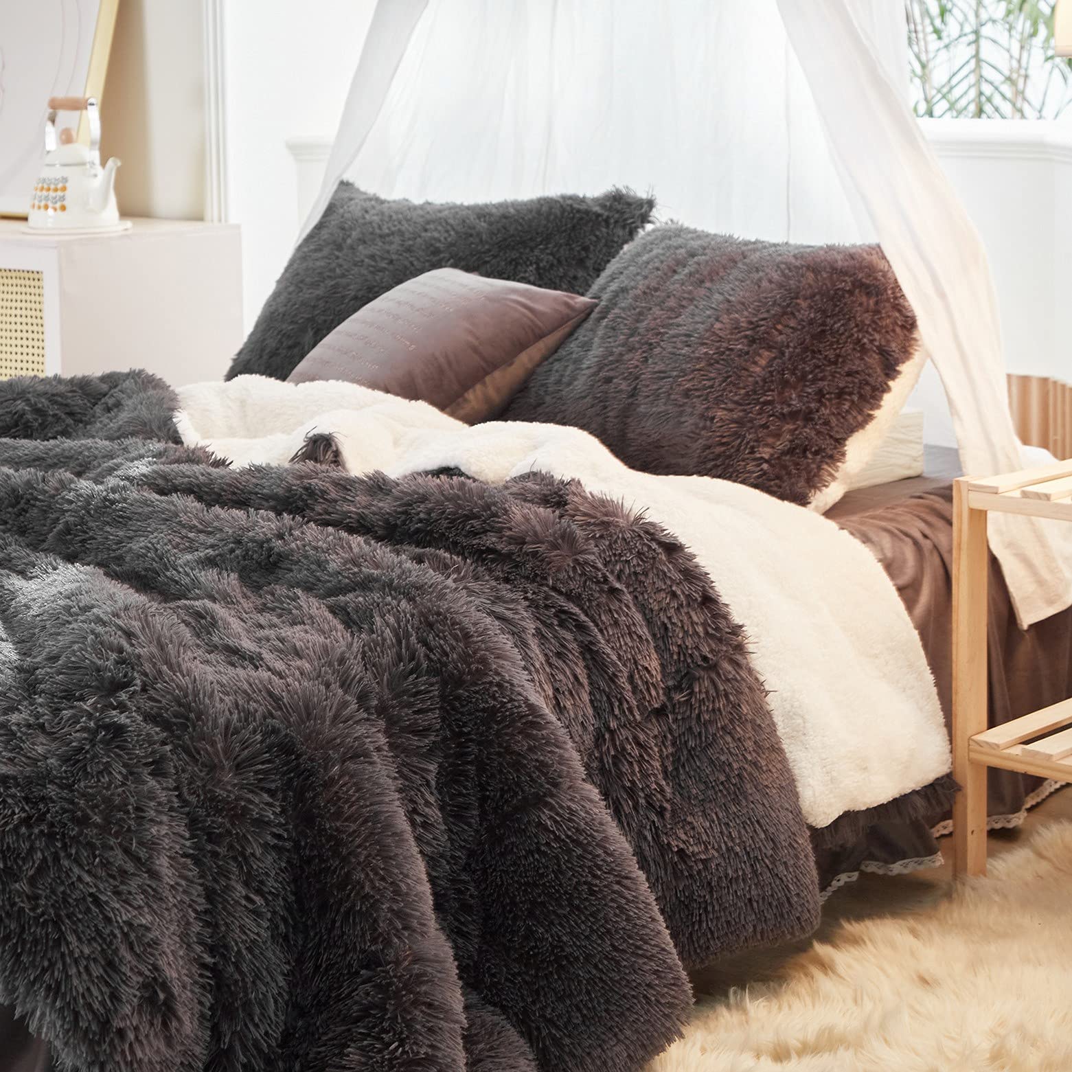 Luxury Faux Fur Shaggy Comforter Set King Size - Plush & Sherpa Reversible Winter Bedding in Black | Ultra Soft 3-Piece Fluffy Fuzzy Comforter with Pillowcases (1 Comforter + 2 Shams) | Perfect for Cozy Winter Nights, Bedroom Upgrade & Gift Giving
