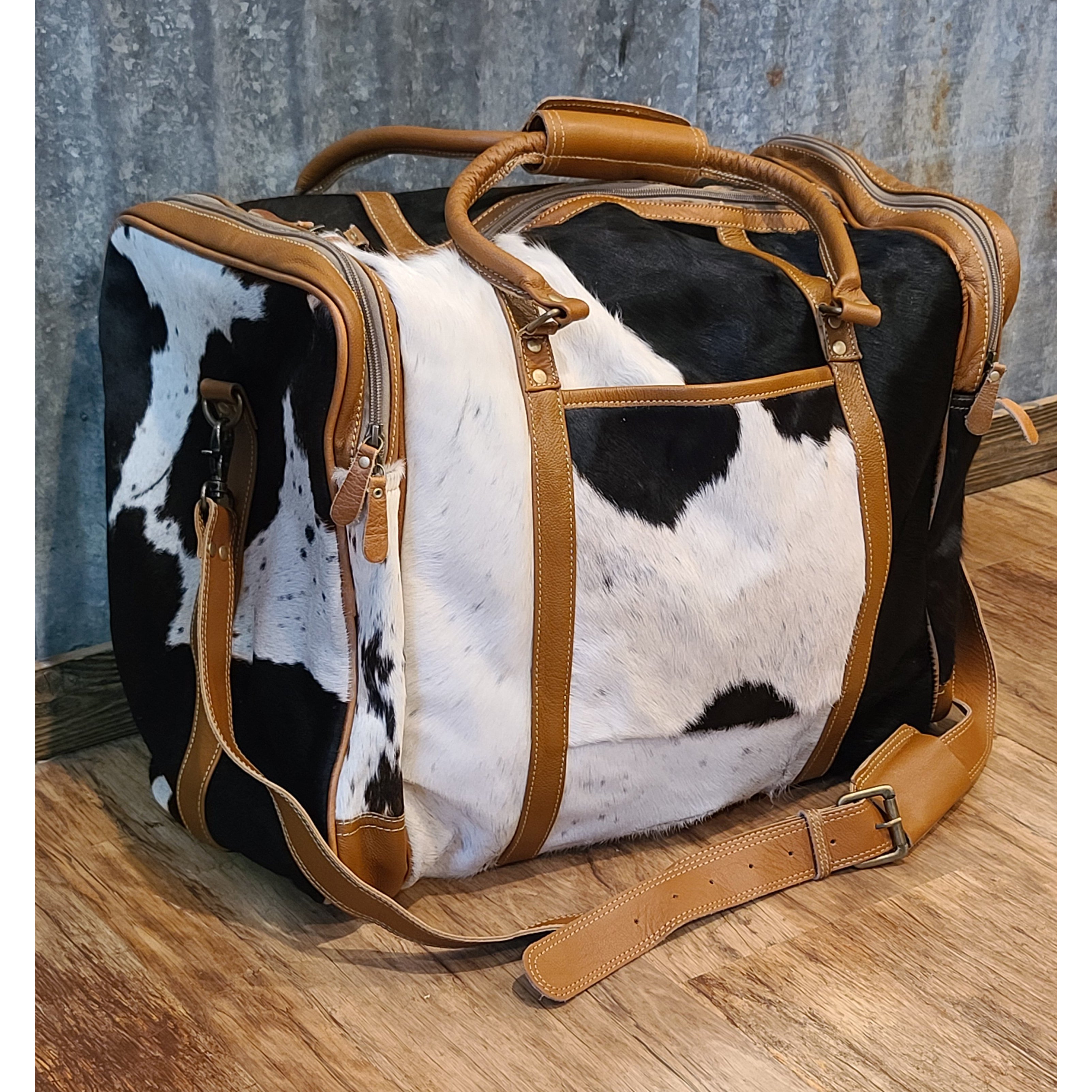 Stylish Brown & White Travel Bag - Durable Carry-On Luggage for Women & Men - Perfect for Airplane, Vacation & Weekend Getaways