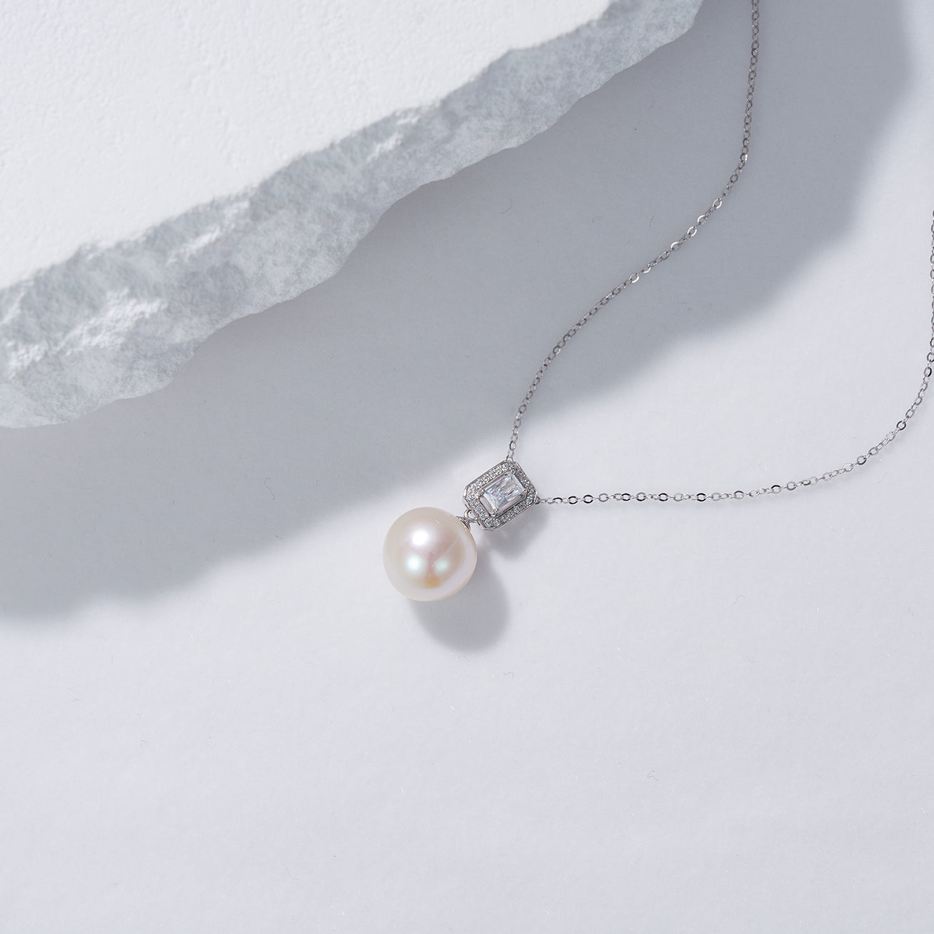18K Solid Gold Edison Pearl Necklace KN00118 - Elegant Pearl Jewelry for Women, Perfect for Weddings, Parties & Special Occasions