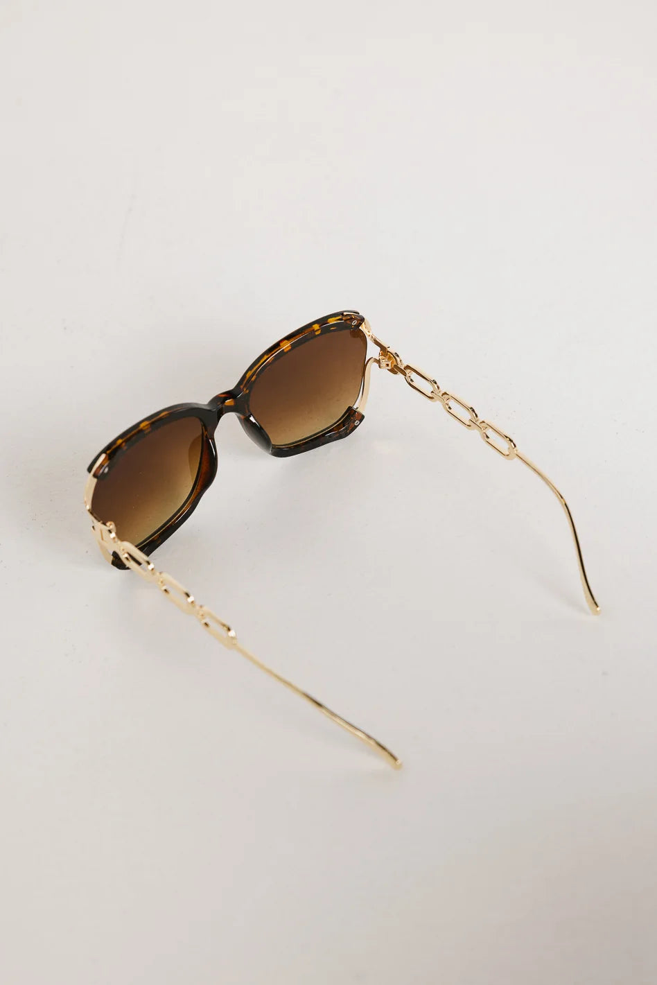 Stylish Lea Tortoise Shell Sunglasses for Women - UV Protection & Polarized Lenses - Perfect for Driving, Beach & Outdoor Activities