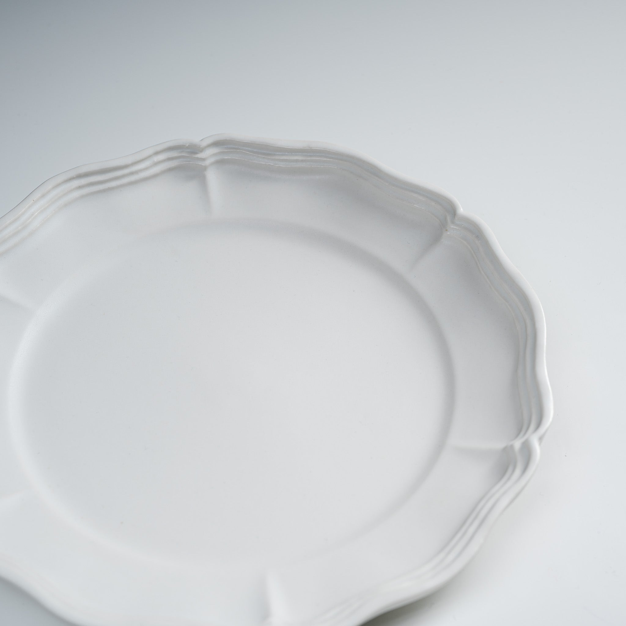 USUKI Ware Handmade Rinka Rim Plate - 22cm Japanese Ceramic Dinner Plate for Sushi, Desserts & Appetizers | Elegant Tableware for Restaurants & Home Dining