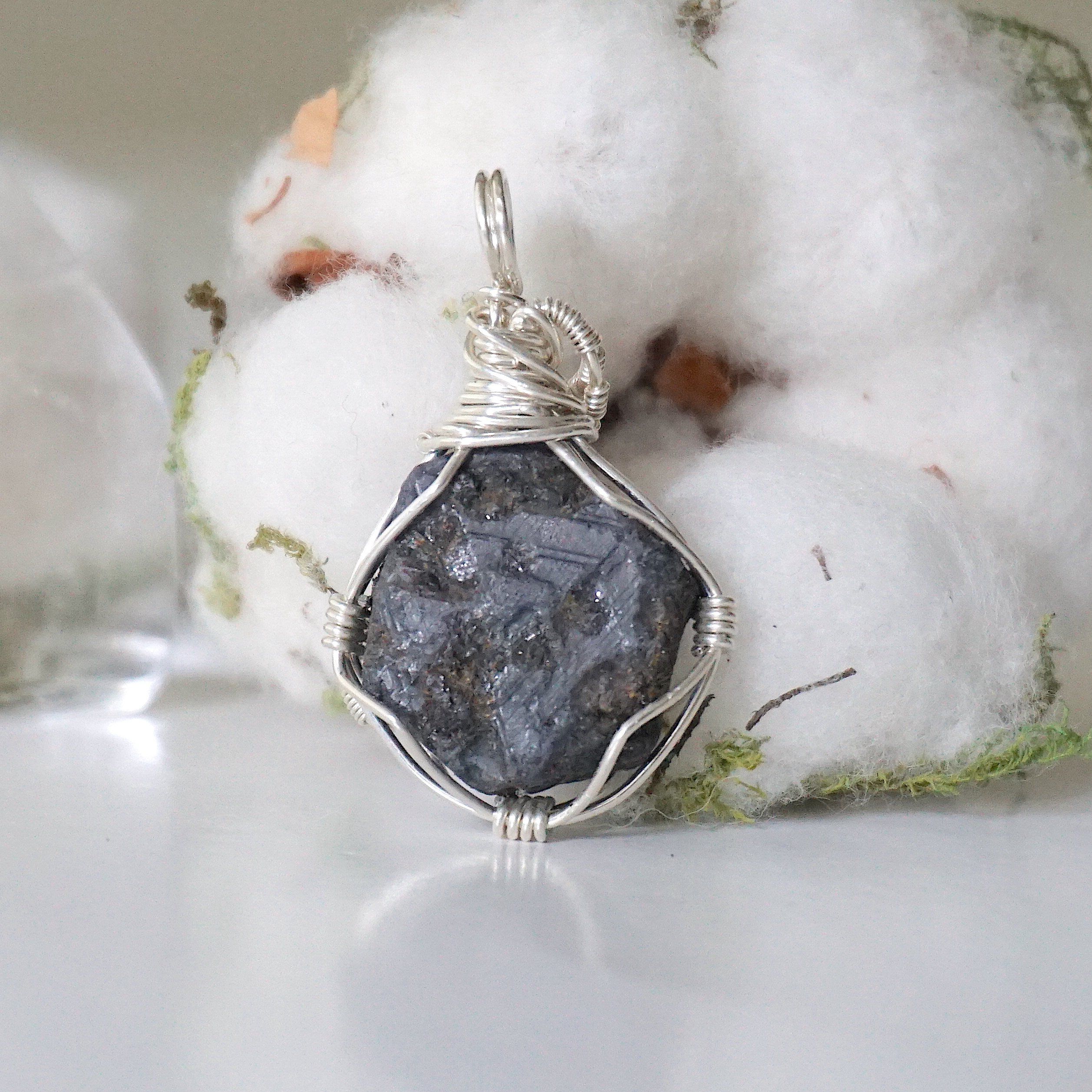 Natural Raw Sapphire Sterling Silver Pendant Necklace for Women - Elegant Healing Crystal Jewelry for Meditation, Yoga & Spiritual Gifts