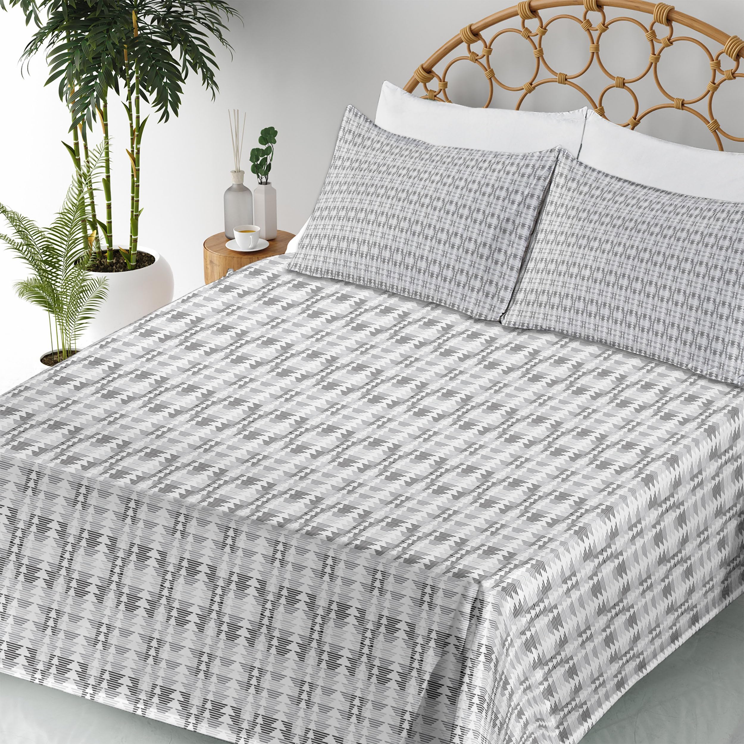 Ambesonne Abstract King Size 4-Piece Sheet Set - Grey & White Stripes & Triangles Design, Fitted & Flat Sheets with Pillowcases - Modern Bedroom Decor for Home, Hotel, or Guest Room