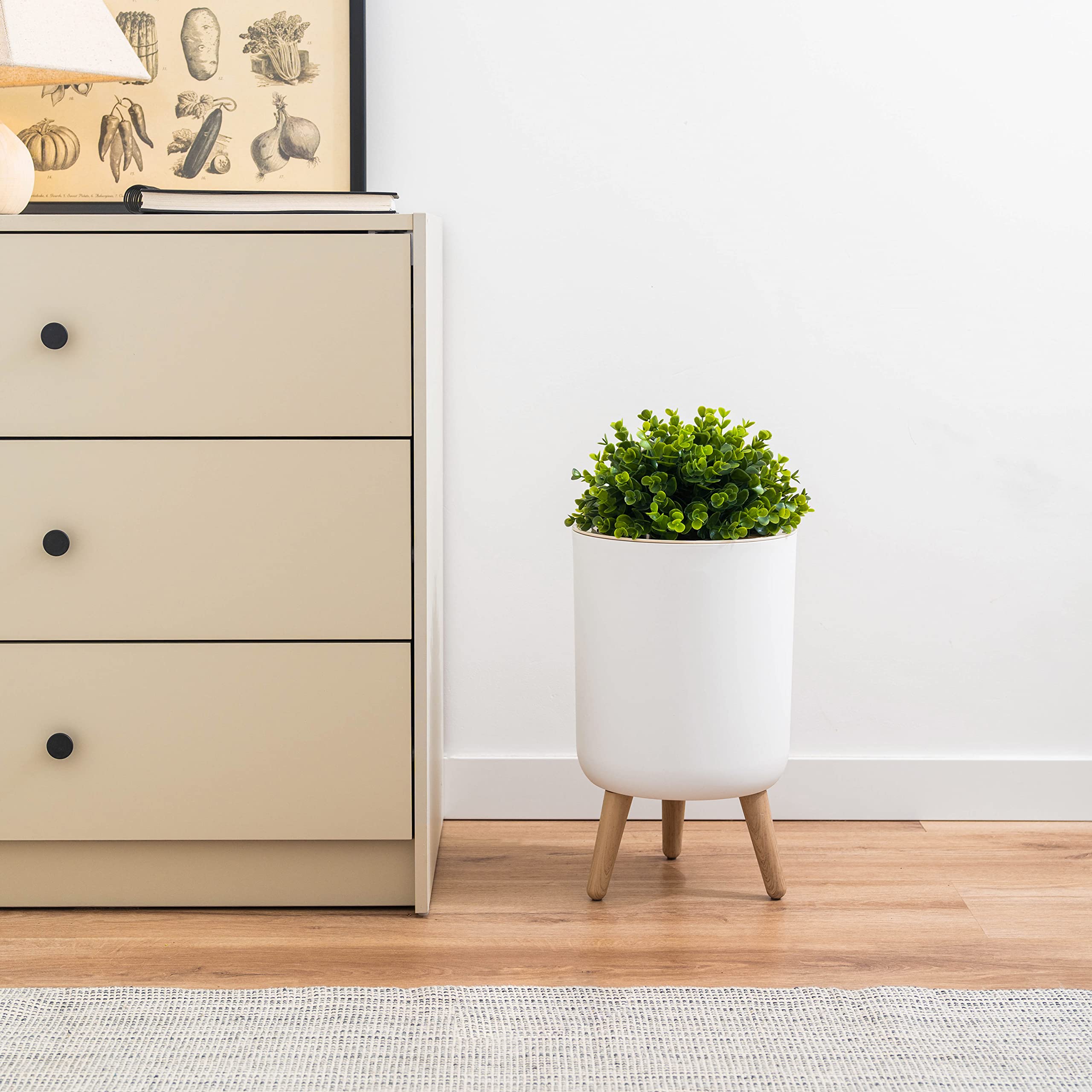 Earth & Mango 1.8 Gallon Small Bathroom Trash Can with Plant-Style Lid - White Decorative Waste Bin for Bathroom, Bedroom & Office - Eco-Friendly Plant-Look Garbage Can for Home, Dorm & Vanity Areas
