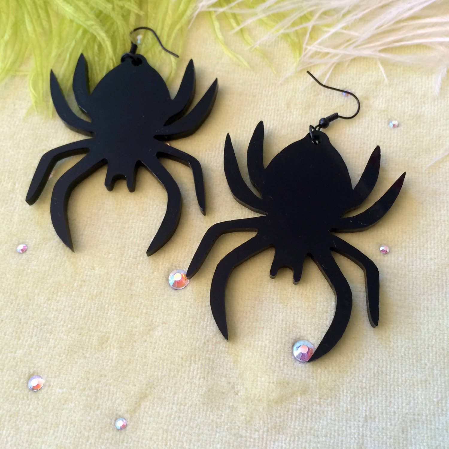 Stylish Big Acrylic Spider Earrings for Women - Gothic Halloween Jewelry Accessories - Perfect for Costume Parties, Cosplay, and Alternative Fashion