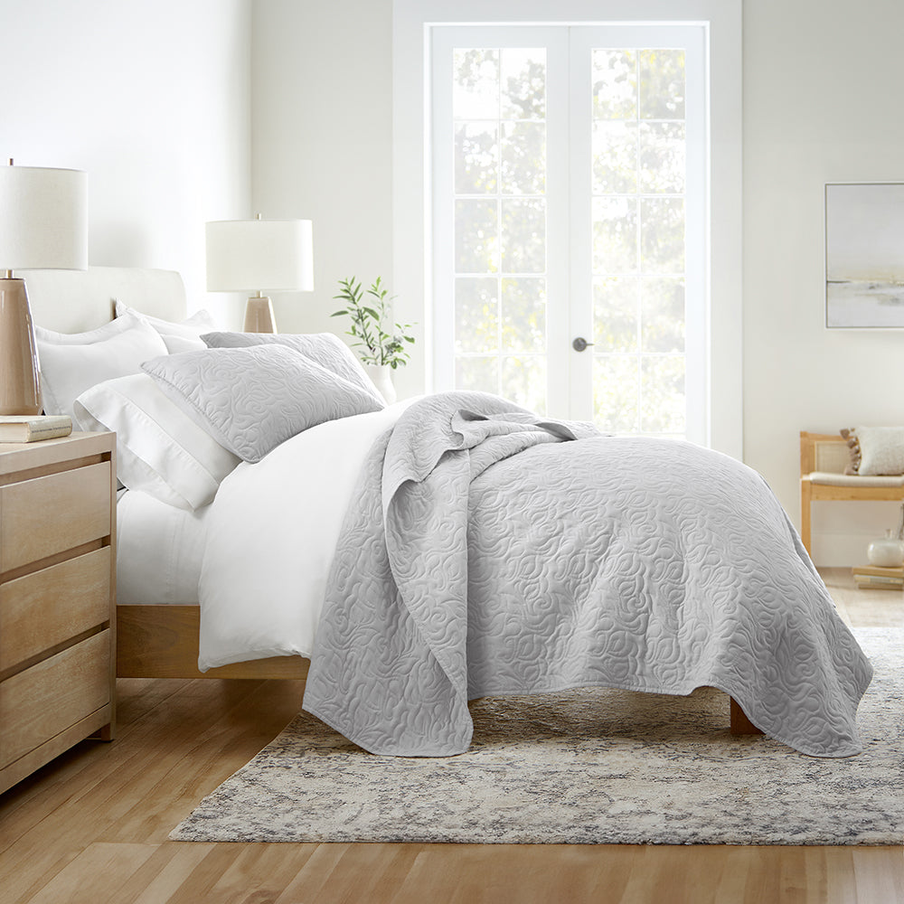 3 Piece Floral Stitch Quilted Coverlet Set - Queen Size Bedding with Matching Pillow Shams - Perfect for Guest Rooms, Master Bedrooms & Cozy Home Decor