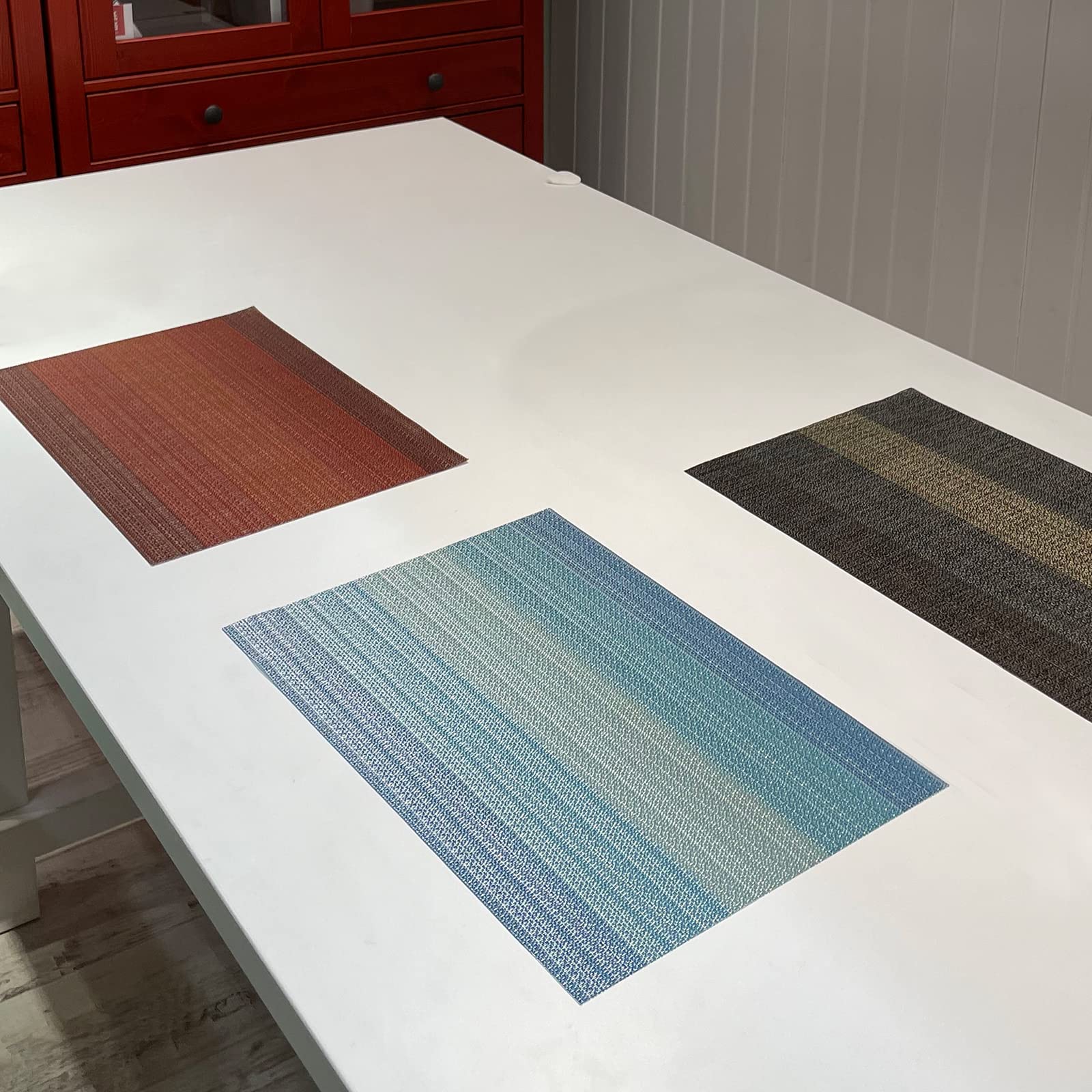 Premium 4-Pack Vinyl Woven Placemats - Non-Slip, Washable & Durable Table Mats for Indoor/Outdoor Use (Black) - Perfect for Dining Tables, Picnics, and Outdoor Entertaining