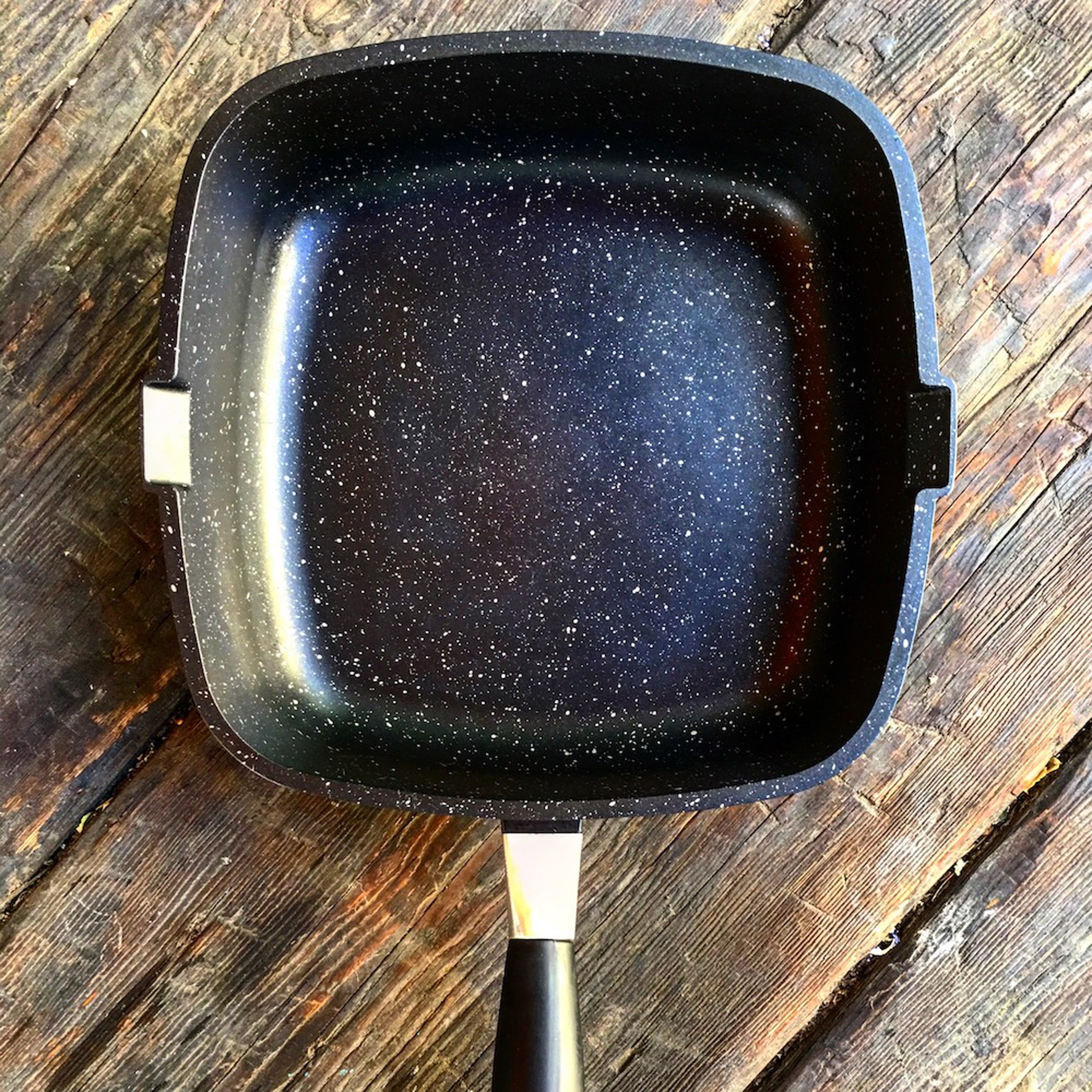 BergHOFF EuroCAST 10-Inch Square Cast Aluminum Non-Stick Covered Sauté Pan with Lid – Perfect for Stovetop Cooking, Braising & Serving Dishes