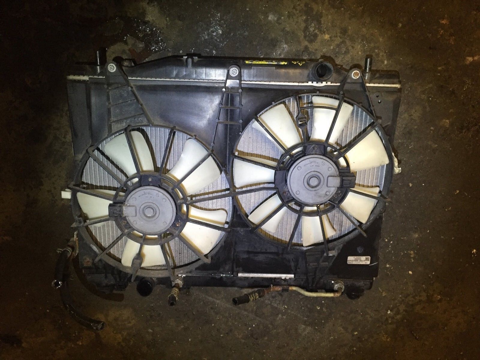 2005-2007 Cadillac CTS 2.8L Radiator Shroud with Cooling Fan & Condenser - OEM Replacement Part for Engine Cooling System Maintenance