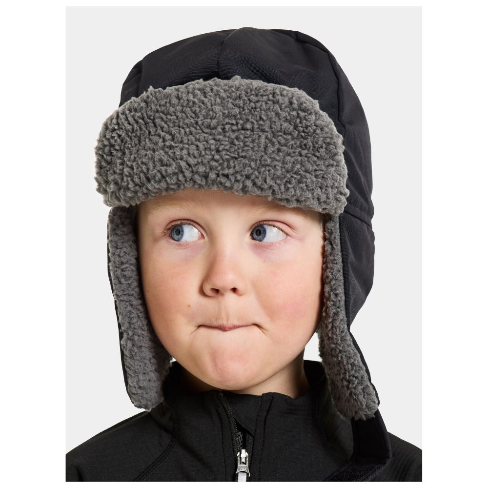 Didriksons Biggles Winter Hat for Men & Women - Warm Fleece Lined Beanie for Cold Weather - Black - Perfect for Skiing, Snowboarding & Outdoor Activities