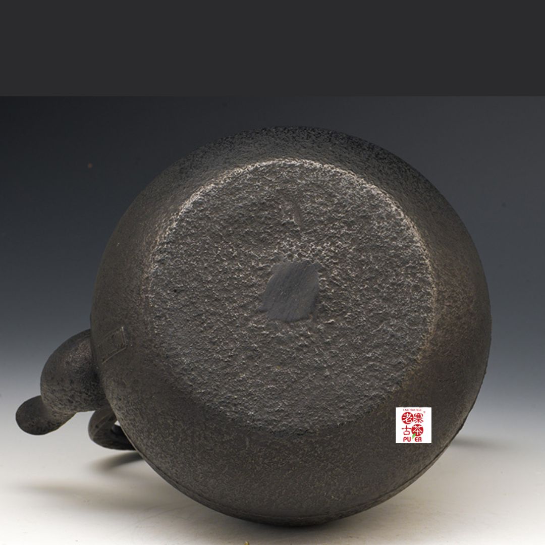 Premium Japanese Nanbu Tetsubin Iron Teapot - Koizumi Nizaemon 11th Generation Kokonoe Gata Cast Iron Kettle with Authentic Gift Box - Perfect for Traditional Tea Ceremonies & Home Brewing