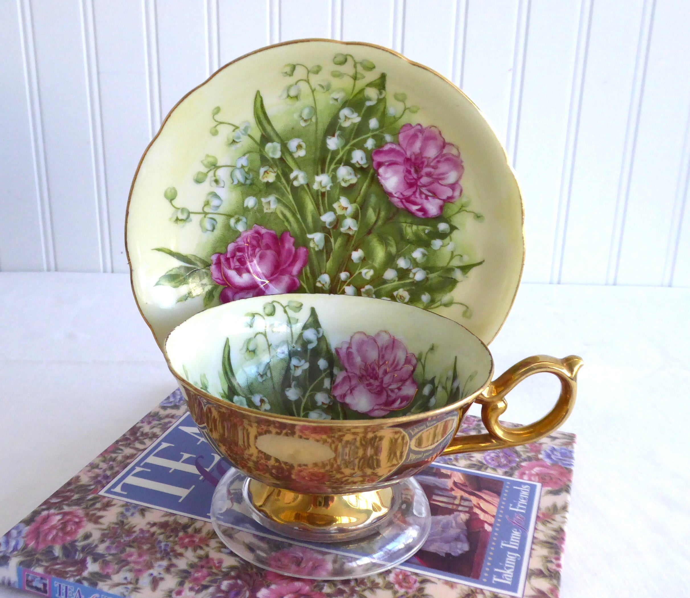 Vintage Norcrest Roses & Lily of the Valley Gold Cup and Saucer Set - Elegant Metallic Tea Cup with Floral Design, 1960s Retro Tableware for Afternoon Tea, Bridal Shower, or Vintage Home Decor