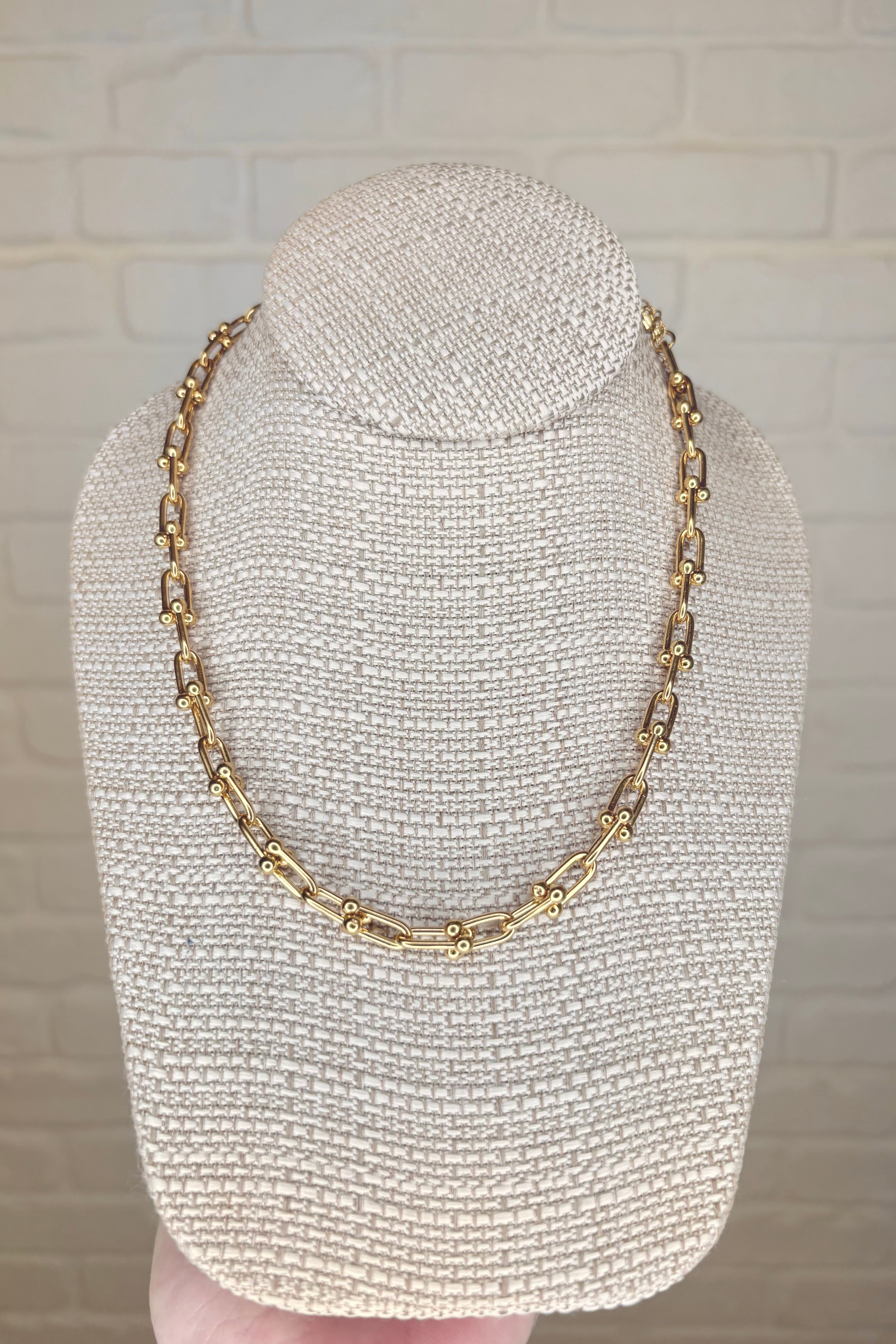 Closest Link Necklace for Women - Elegant Gold & Silver Chain Necklace - Dainty Layering Jewelry Gift for Her - Perfect for Everyday Wear, Date Nights & Special Occasions
