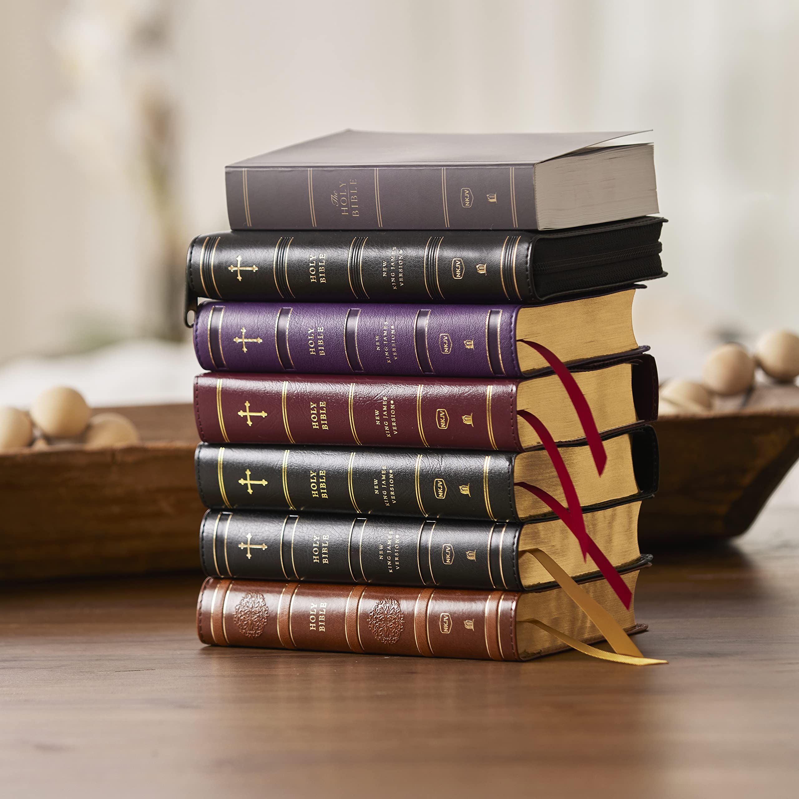 NKJV Compact Bible - Black Leatherflex with Magnetic Flap, Red Letter Text, 43,000 Cross References | Portable Scripture for Travel, Daily Devotion & Gift Giving