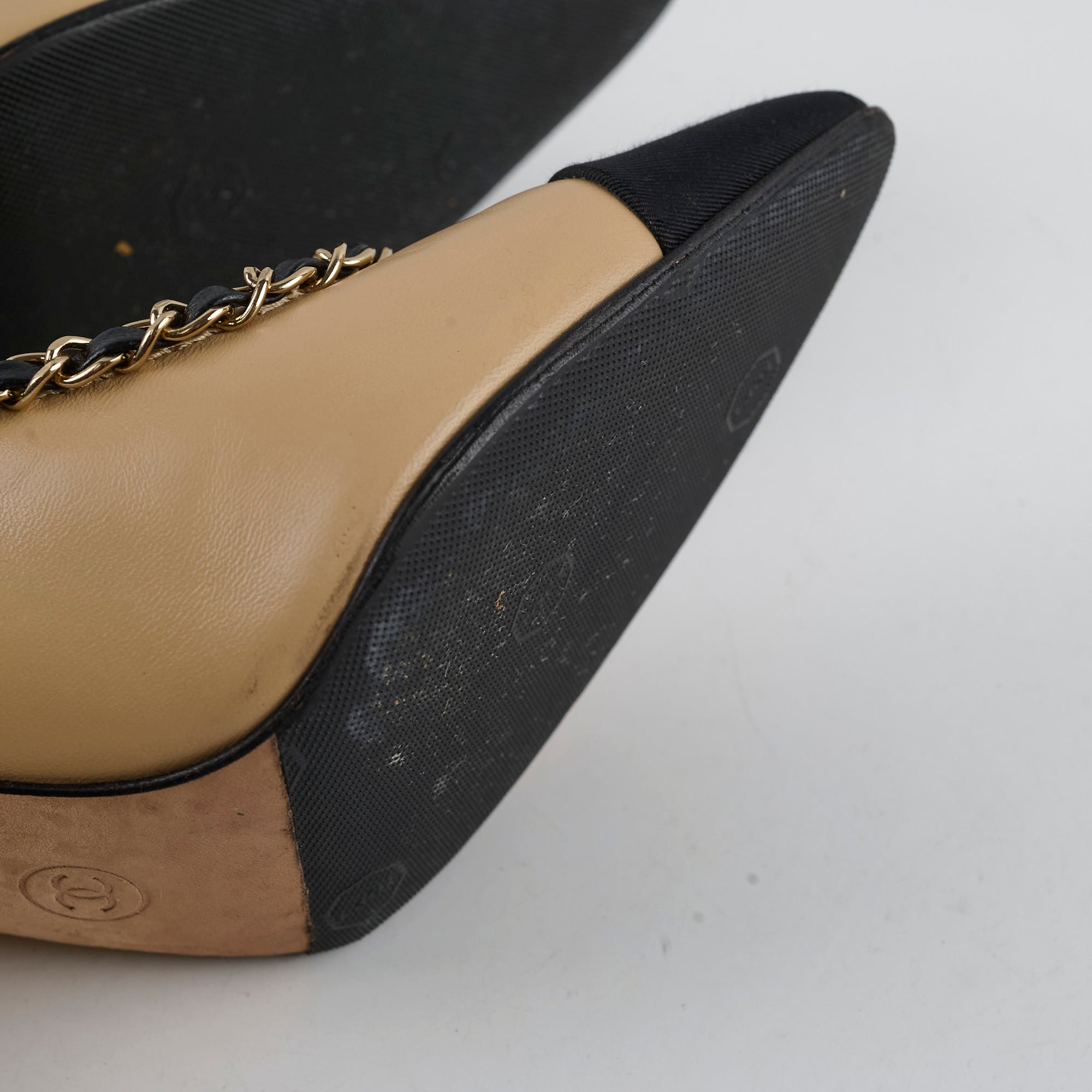 Chanel Beige Chain Cap Toe Pumps Women's Size 35.5 - Elegant Heels for Office, Party & Special Occasions