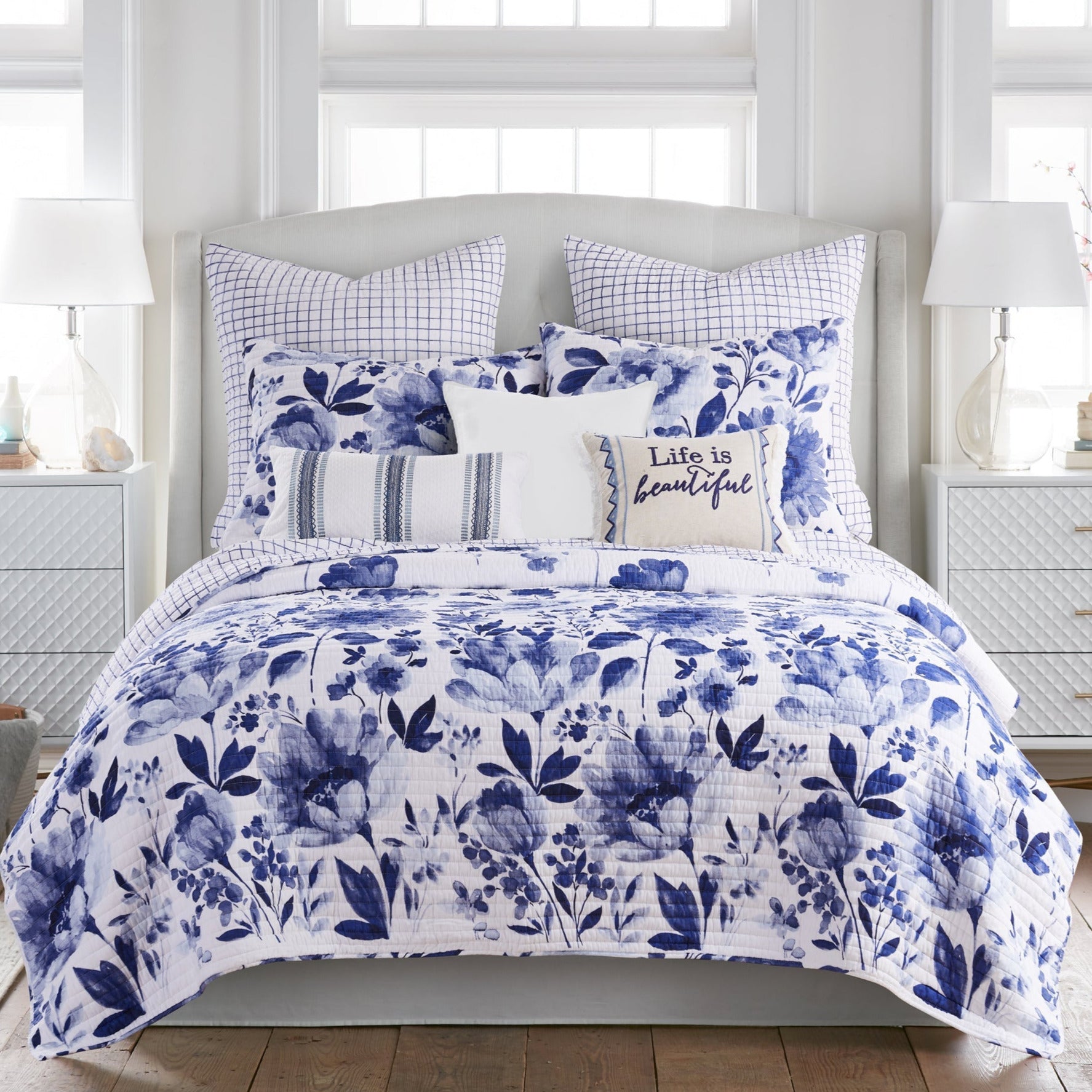 Riella Garden Quilt Set - Queen Size Floral Bedding Set with Pillow Shams, Soft & Breathable Comforter for Bedroom Decor - Perfect for Spring & Summer Home Styling