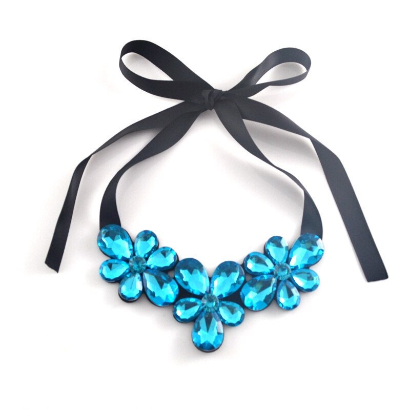 Stylish Women's Acrylic Flower Necklace - Elegant Floral Pendant for Casual & Party Wear - Perfect Gift for Her