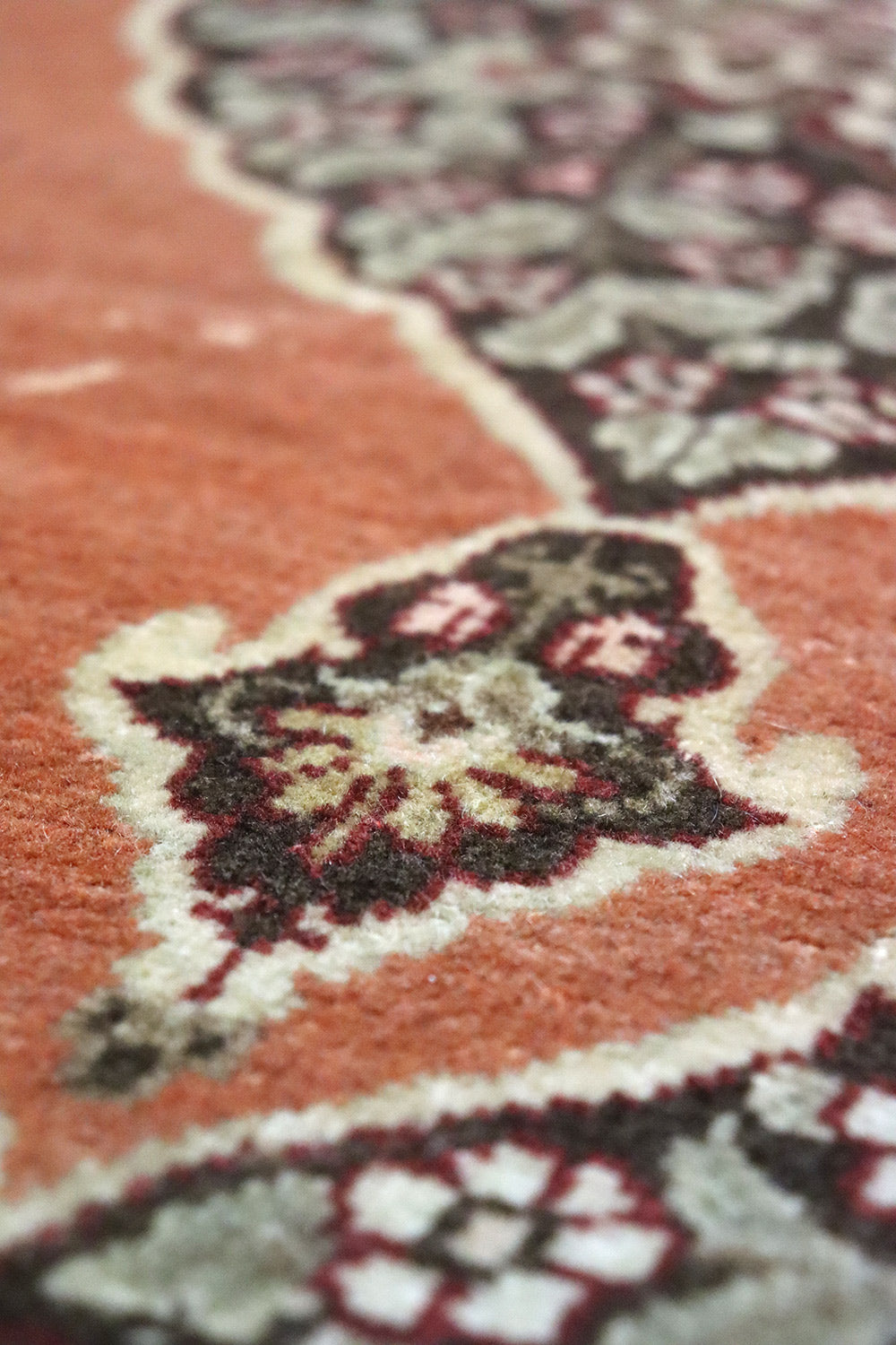 Antique Haji Jalili Tabriz Handwoven Traditional Persian Rug - J65770 - Perfect for Living Room, Bedroom & Home Decor