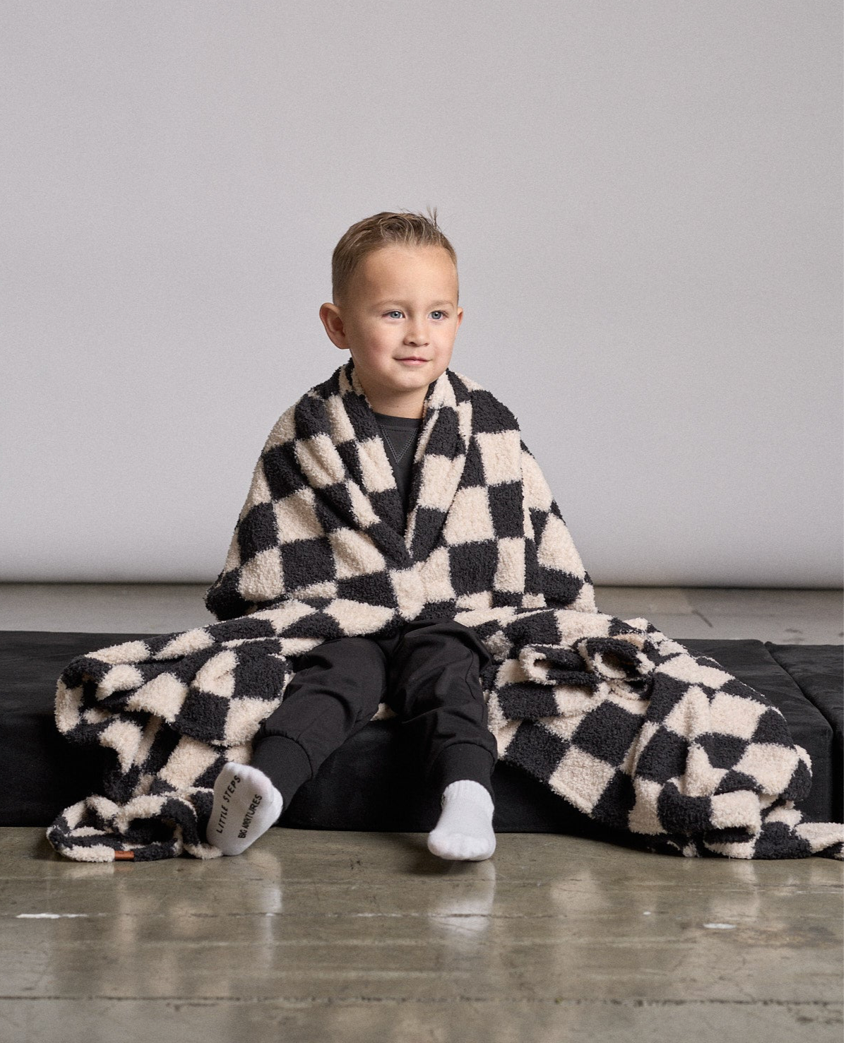 Soft Plush Blanket - Black Check Pattern - Cozy & Warm Fleece Throw for Bed, Couch, and Travel - Perfect for Home Decor, Gifts, and Relaxation
