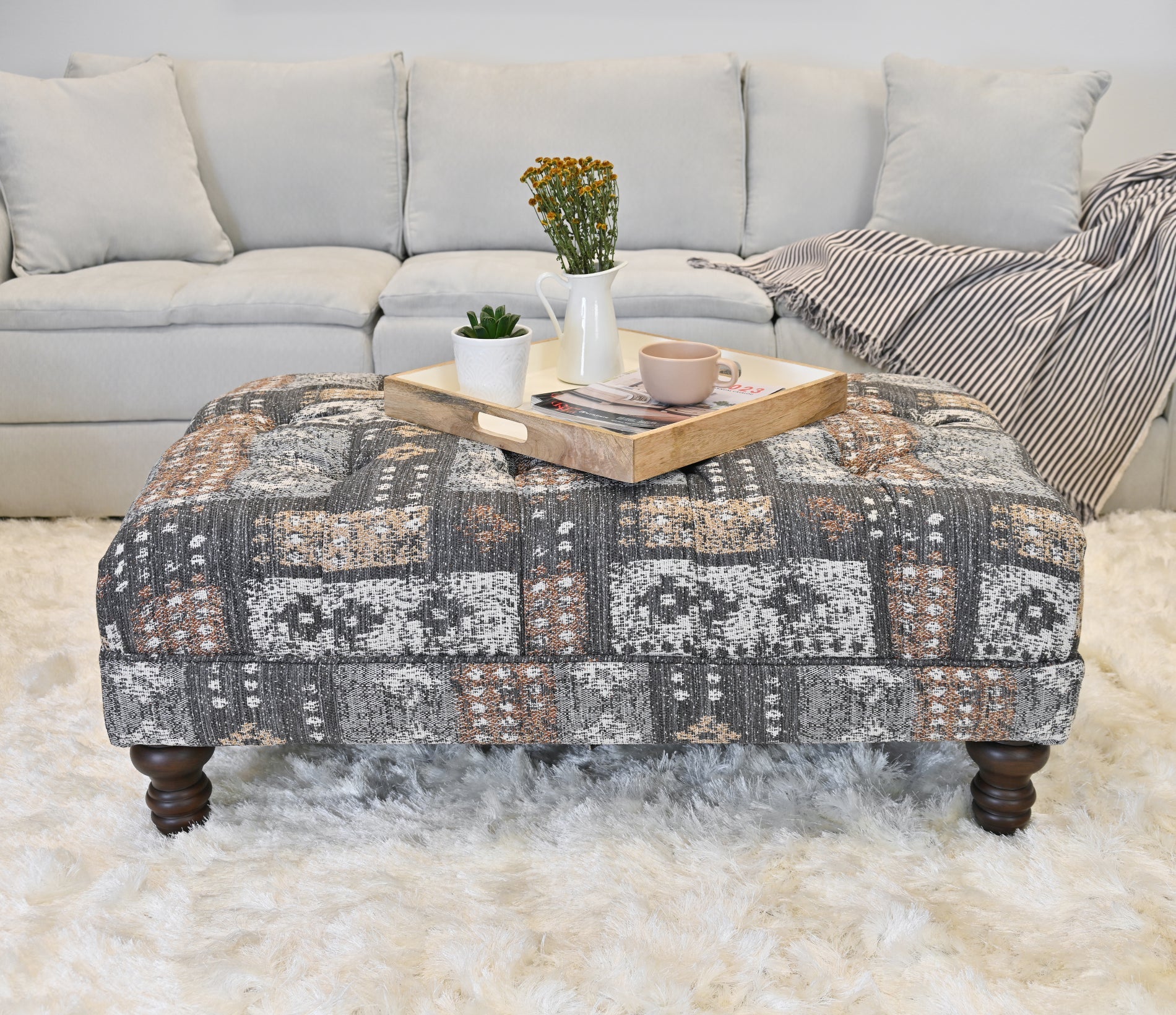 Roundhill Furniture Charbilia Fabric Tufted Cocktail Ottoman in Tupper Flannel - Stylish Living Room Footrest & Coffee Table for Home Decor