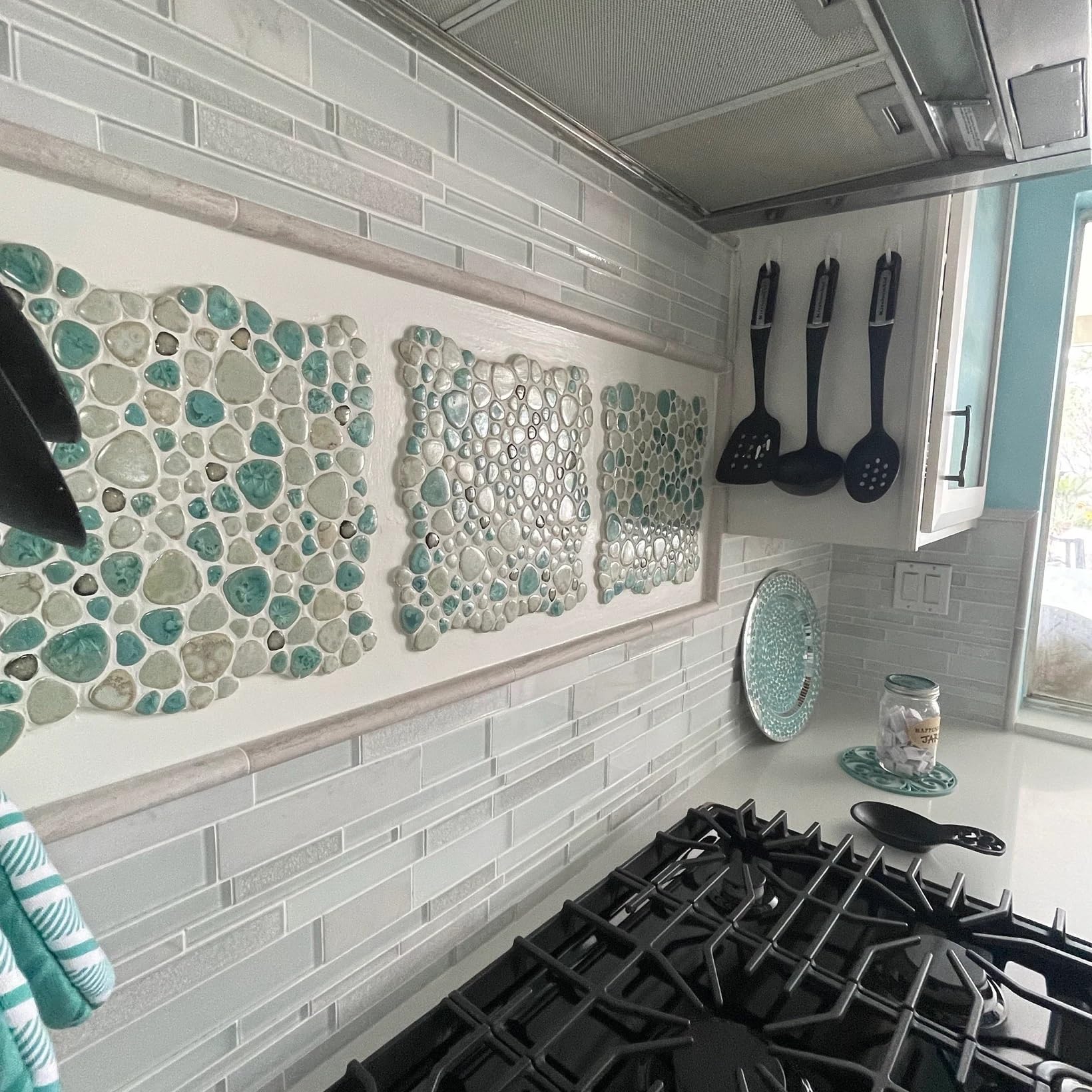 Pebble Porcelain Tile Turquoise Green Cream & Coffee Mosaic - Waterproof Ceramic Floor & Wall Tiles (10 Sq Ft) - Perfect for Kitchen Backsplash, Bathroom Shower, Pool Area & Outdoor Flooring