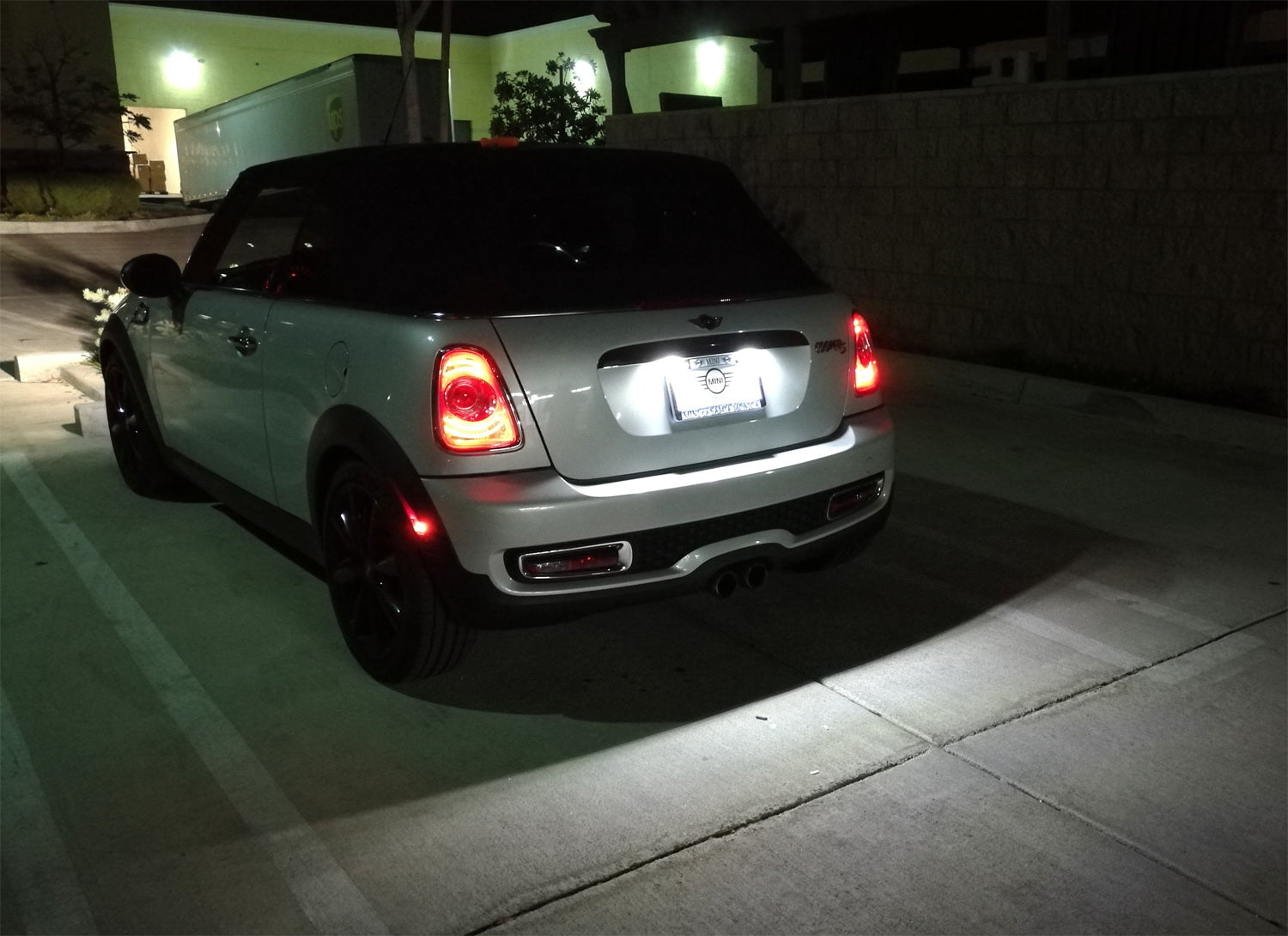 Direct Fit White LED License Plate Lights for MINI Cooper R56 R57 R58 R59 - Bright & Durable Replacement Bulbs for Enhanced Night Visibility & Style Upgrade