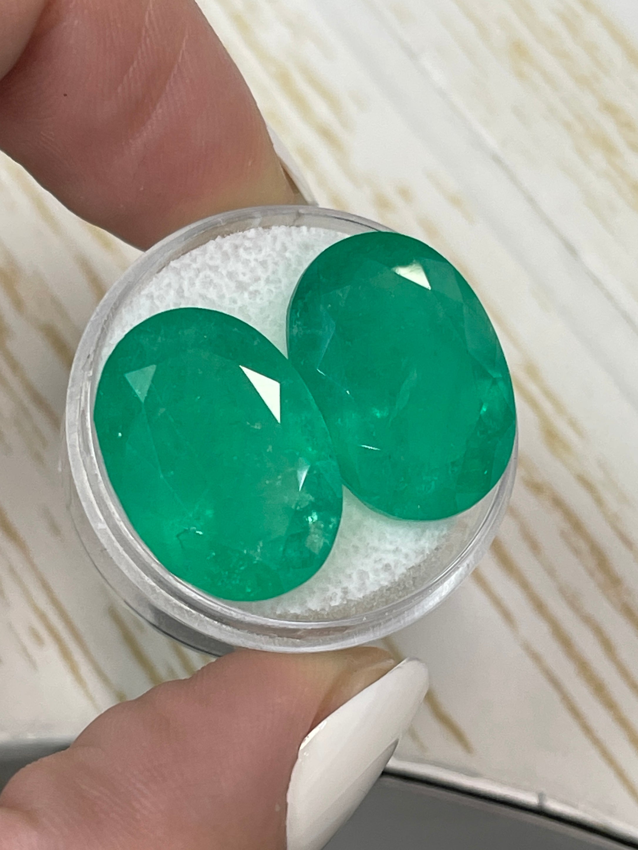 Premium 30.12tcw Matching Pair of Colombian Emerald Gemstones - 20x14mm Oval Cut Loose Emeralds for Jewelry Making, Engagement Rings & Luxury Gifts