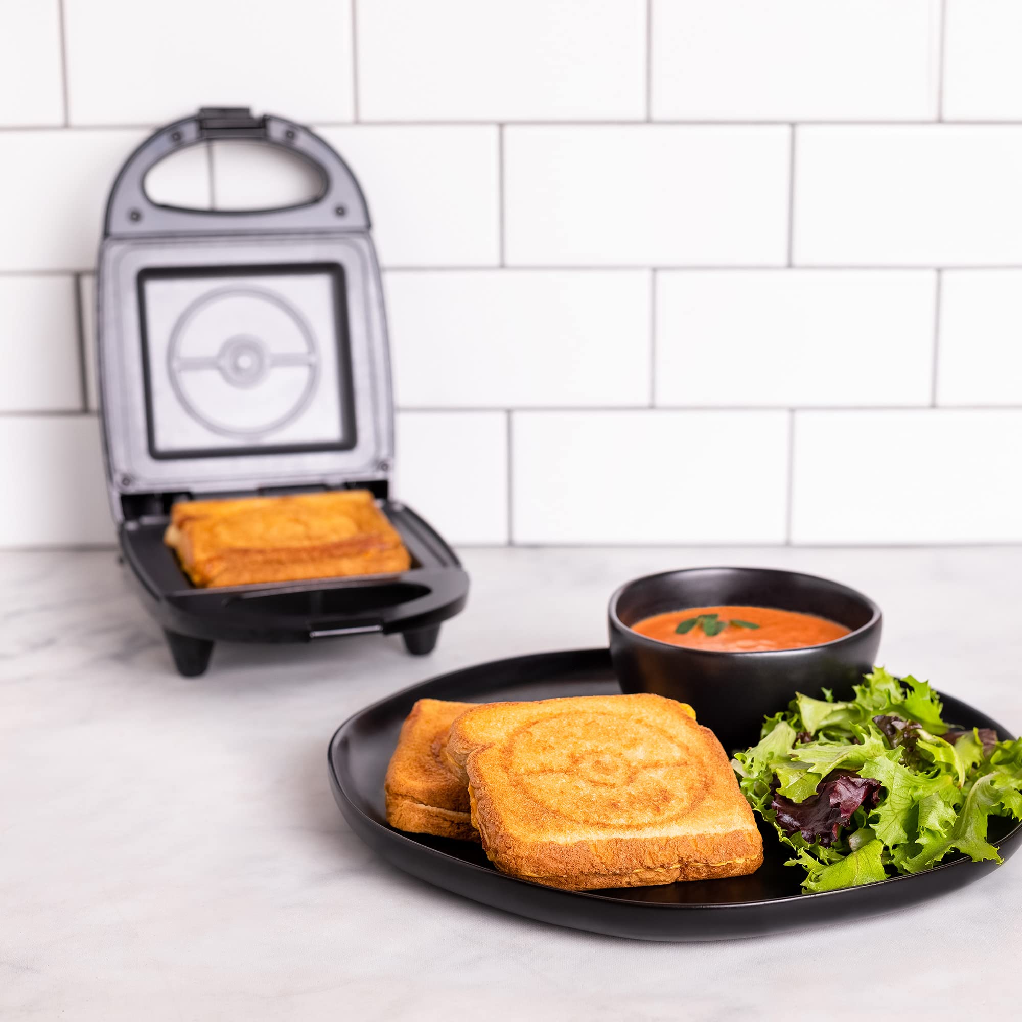 Uncanny Brands Pokémon Pokéball Single Cheese Sandwich Maker - Electric Kitchen Appliance for Pokémon Fans - Perfect for Breakfast, Kids' Parties & Pokémon Themed Events