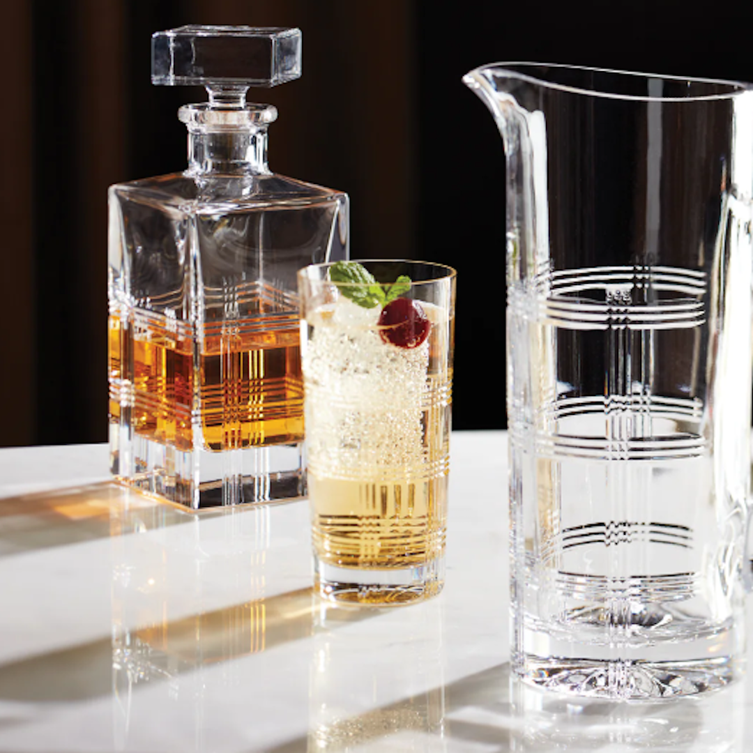 Premium Hudson Etched Crystal Decanter Set - Elegant Glass Liquor Carafe with Stopper - Perfect for Whiskey, Bourbon, Vodka & Wine Gifting, Home Bar & Dinner Parties