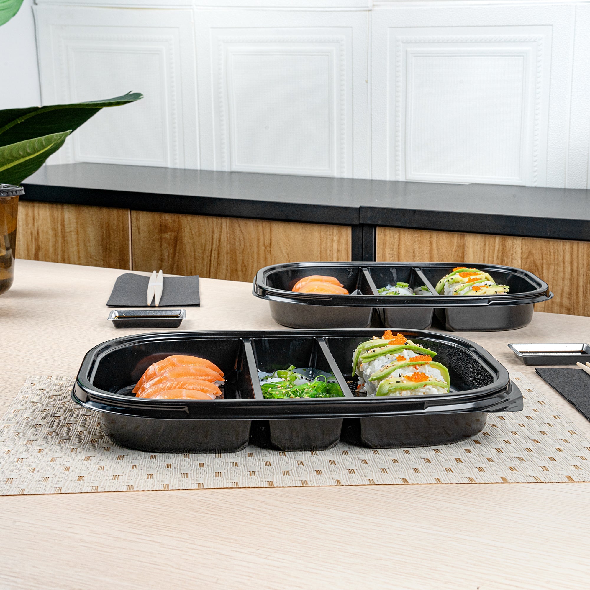 Bento Tek 51 oz Black Plastic Bento Box with 5 Compartments | 12.25