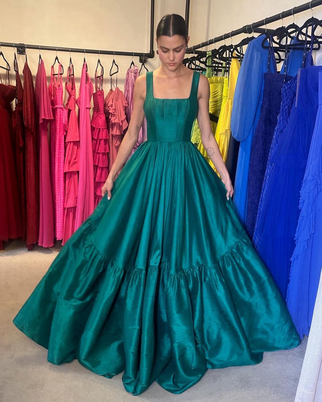 Elegant Green A-Line Long Prom Dress for Women - Formal Evening Gown for Party, Homecoming, Wedding Guest - J3537 | Perfect for Prom Night, Ball, Quinceañera & Special Occasions