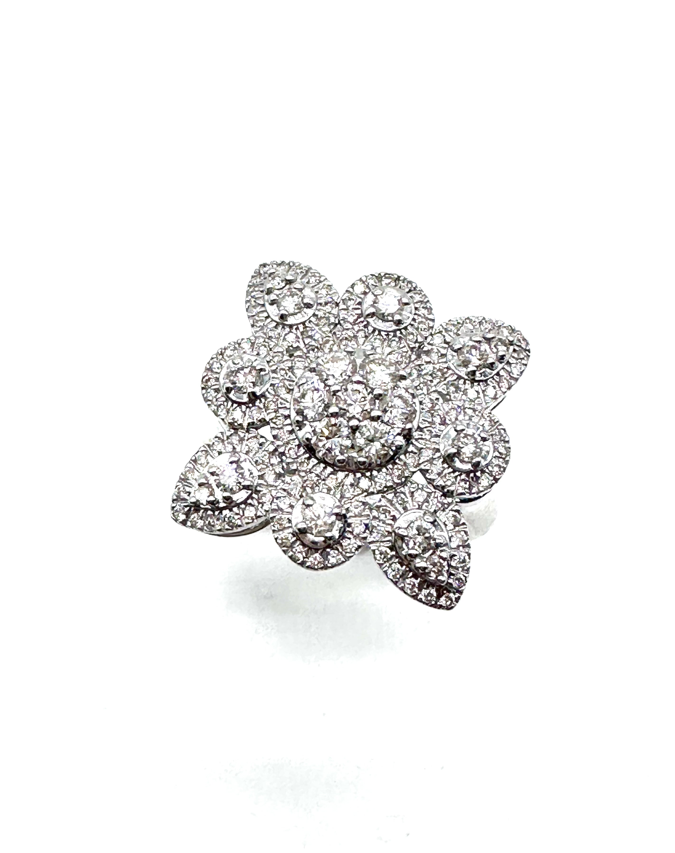 Exquisite Diamond Flower Ring for Women - Elegant Floral Engagement & Wedding Band - Perfect for Proposals, Anniversaries & Special Occasions