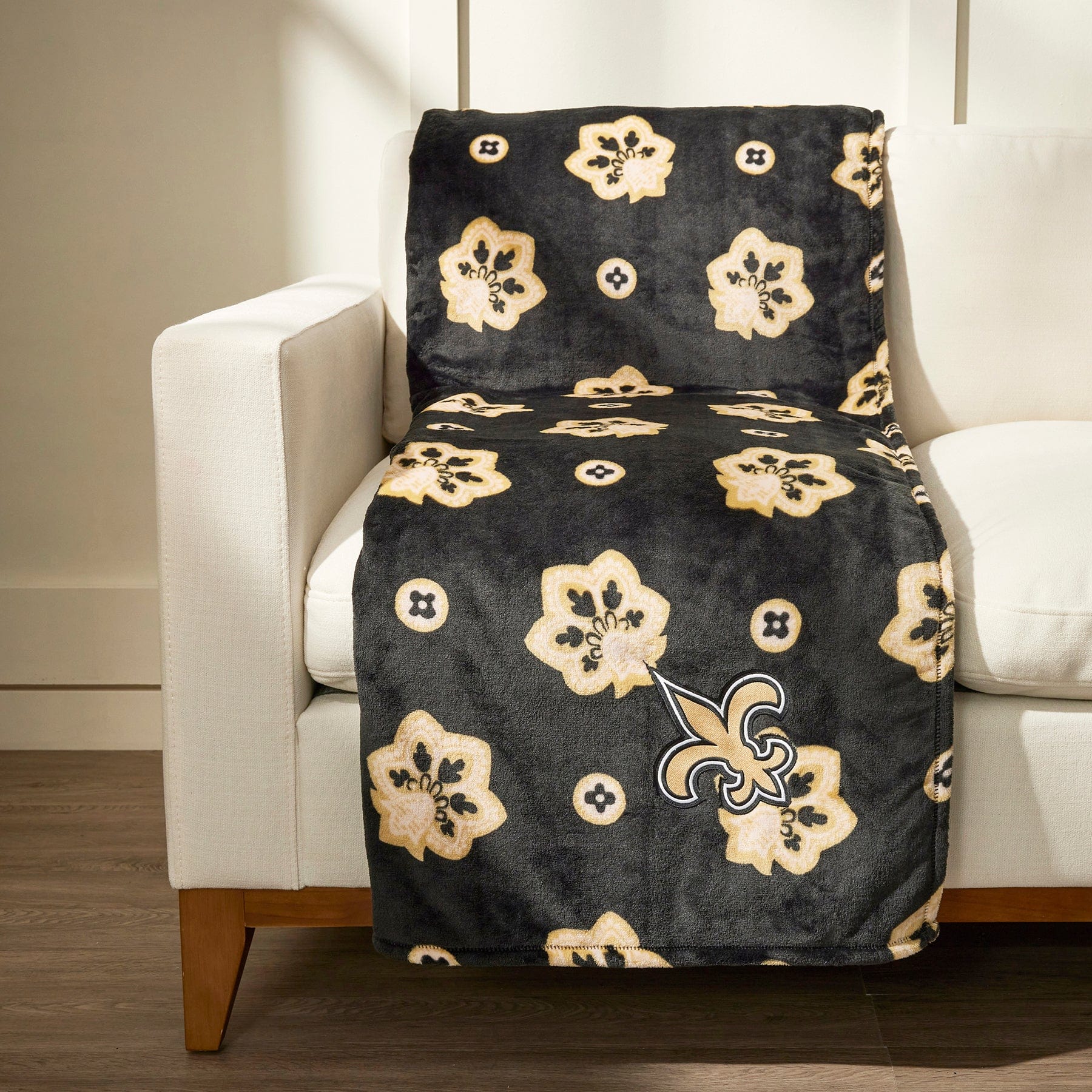 NFL Oversized Throw Blanket - Soft & Cozy Fleece Blanket for Football Fans - Perfect for Game Day, Camping, and Home Decor