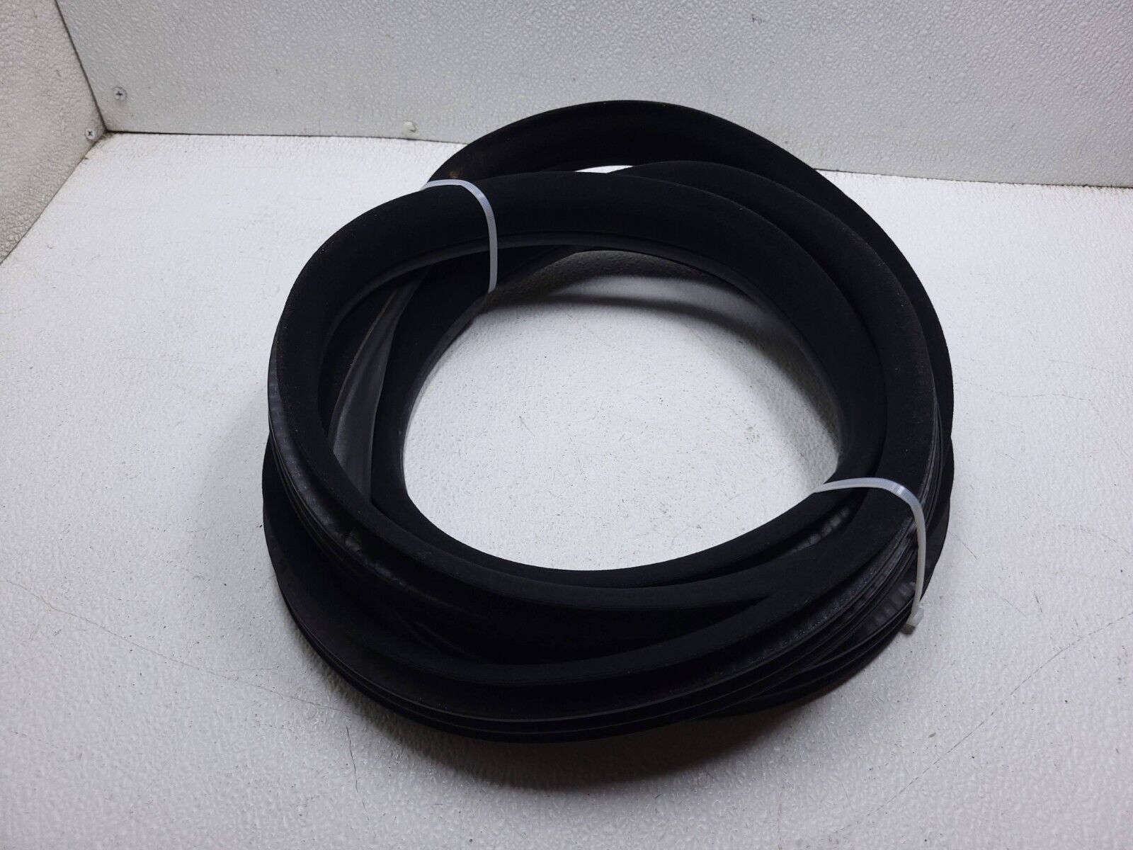 2006-2011 Mercedes ML500 Rear Right Passenger Side Door Weatherstrip Seal - OEM Replacement Part for Weather Protection & Noise Reduction | Perfect for Car Maintenance & Restoration Projects