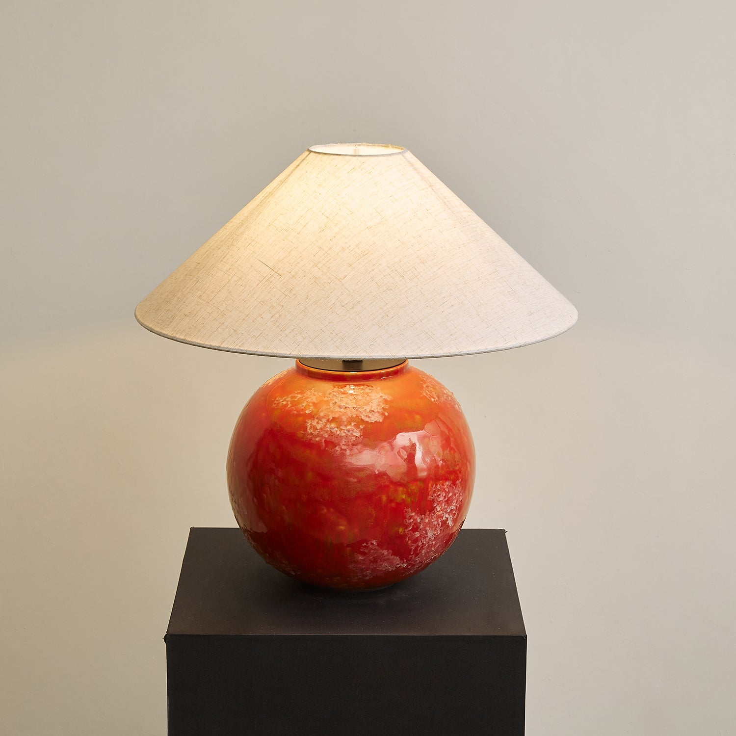 Stylish Red Droplet Round Table Lamp - Modern Home Decor for Living Room, Bedroom & Office - Perfect for Reading, Relaxing & Creating Ambiance