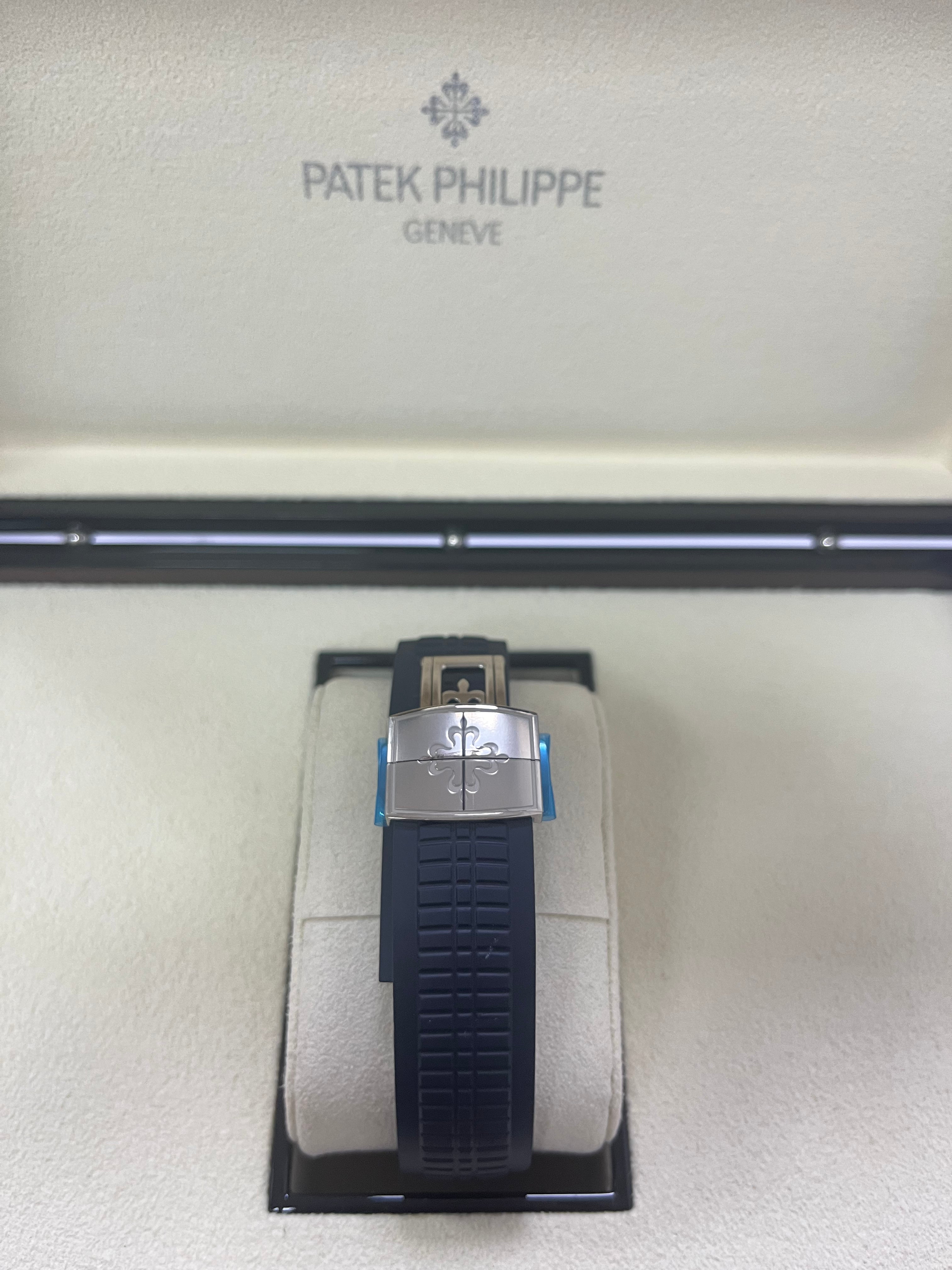 Patek Philippe Aquanaut 5968G-001 Luxury Men's Watch - Automatic Chronograph, Rose Gold Case, Black Dial - Perfect for Business Meetings & Special Occasions