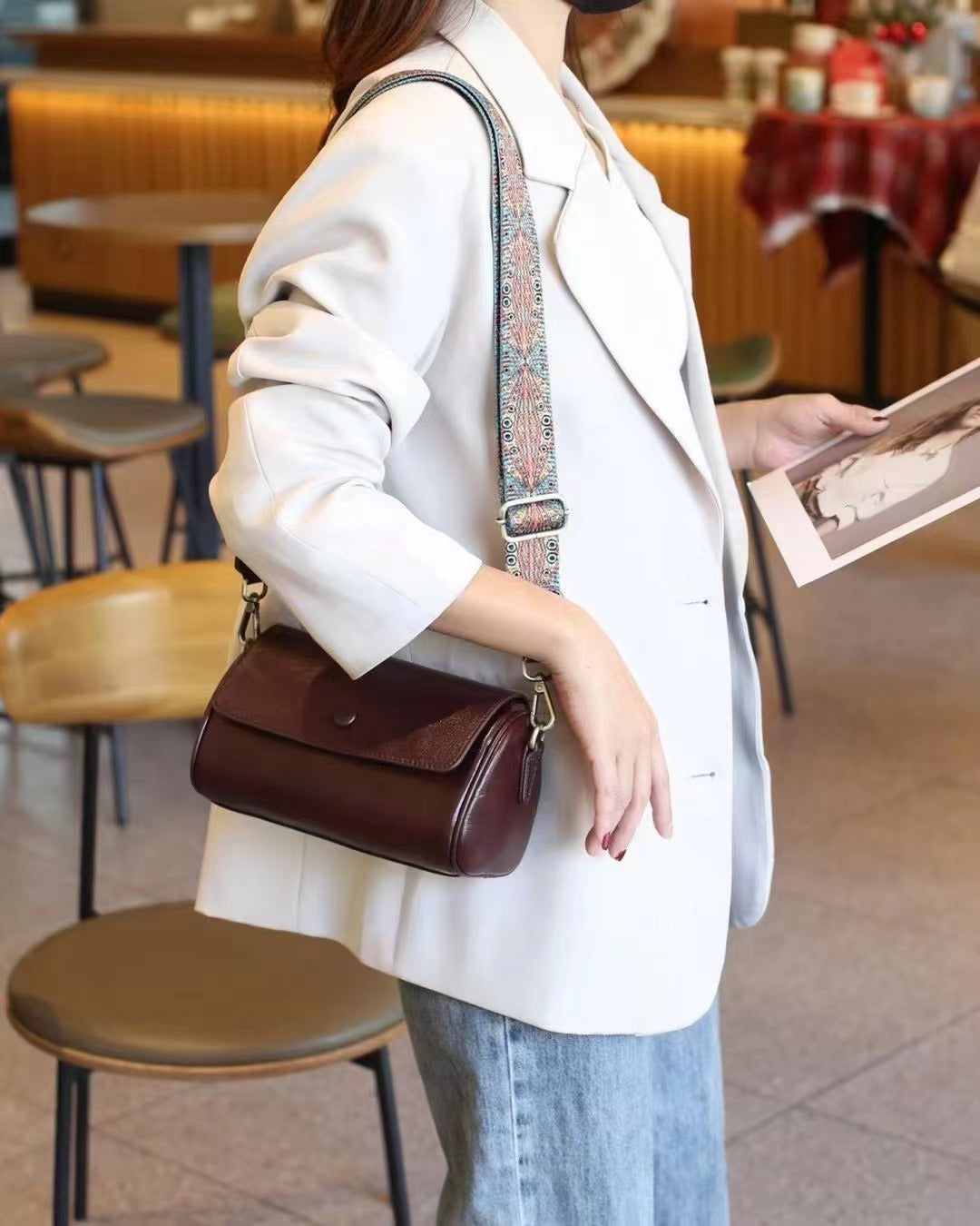 Stylish Women's Circular Crossbody Bag - Fashionable Leather Shoulder Purse for Everyday Use, Travel & Date Nights