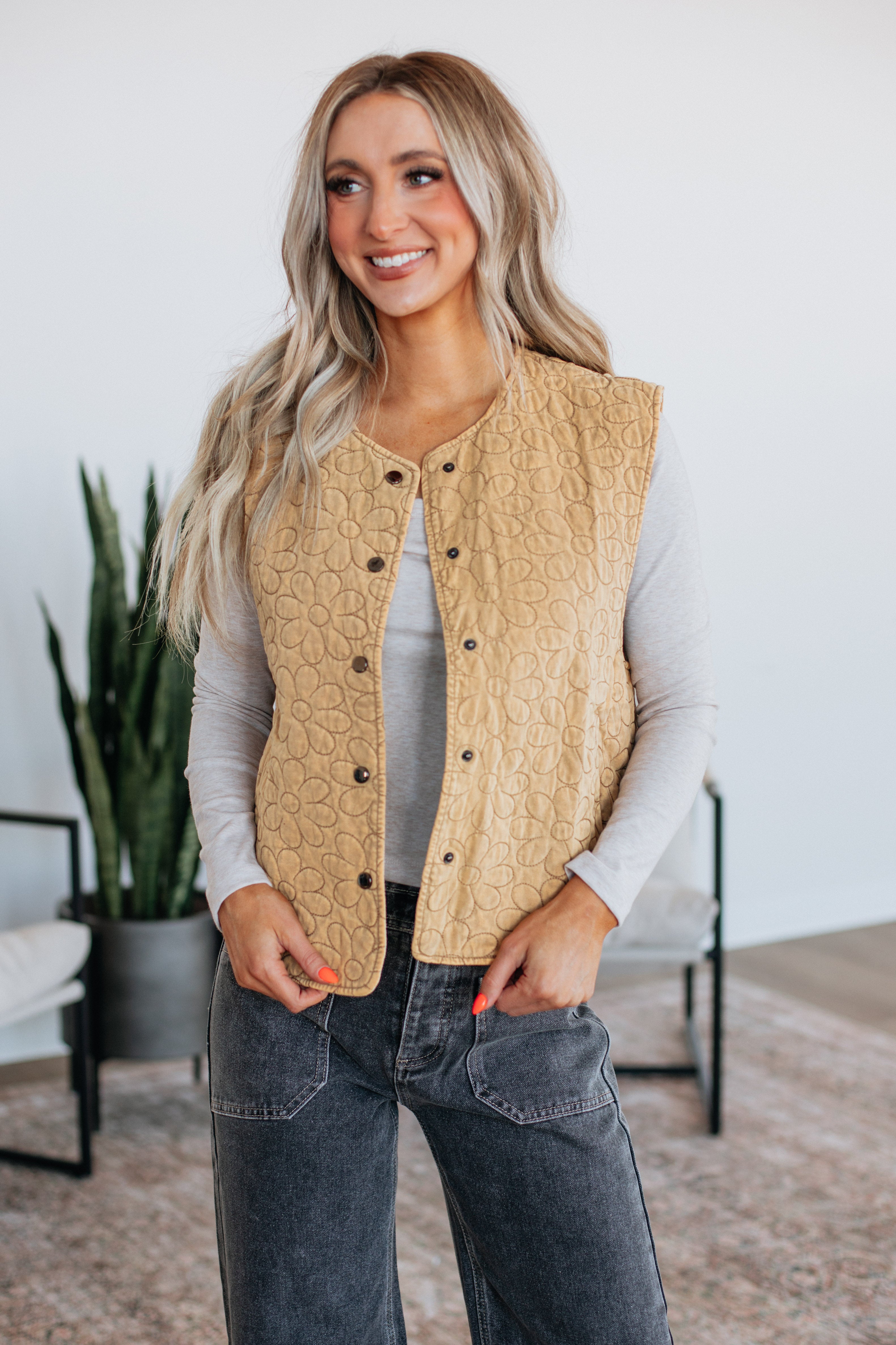 Quilted Puffer Vest for Women - Lightweight Warm Winter Jacket for Outdoor Activities, Hiking & Casual Wear
