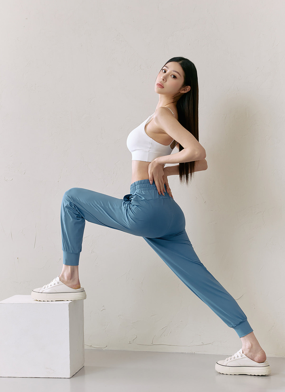 Medium Feather In Band Jogger Pants - Women's Lightweight Athletic Lounge Pants for Yoga, Running & Casual Wear