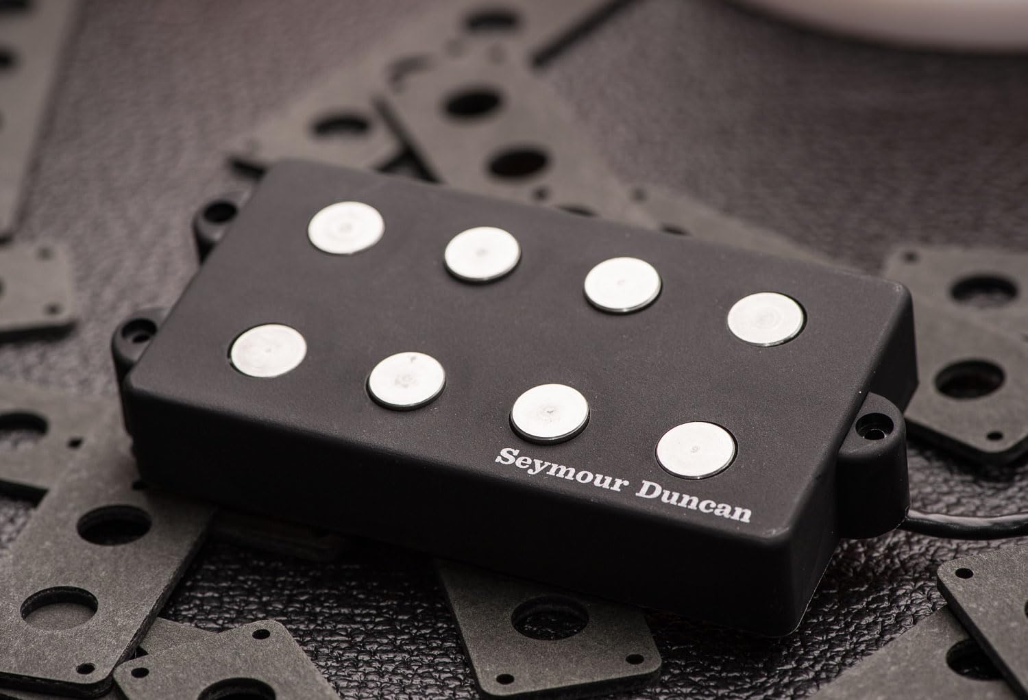 Seymour Duncan 90's Music Man Ceramic 4-String Bass Guitar Pickup - Replacement Pickup for 4-String Stingray Basses, Heavy Rock & Thumb-Funk Styles, Perfect for Live Performances & Studio Recording