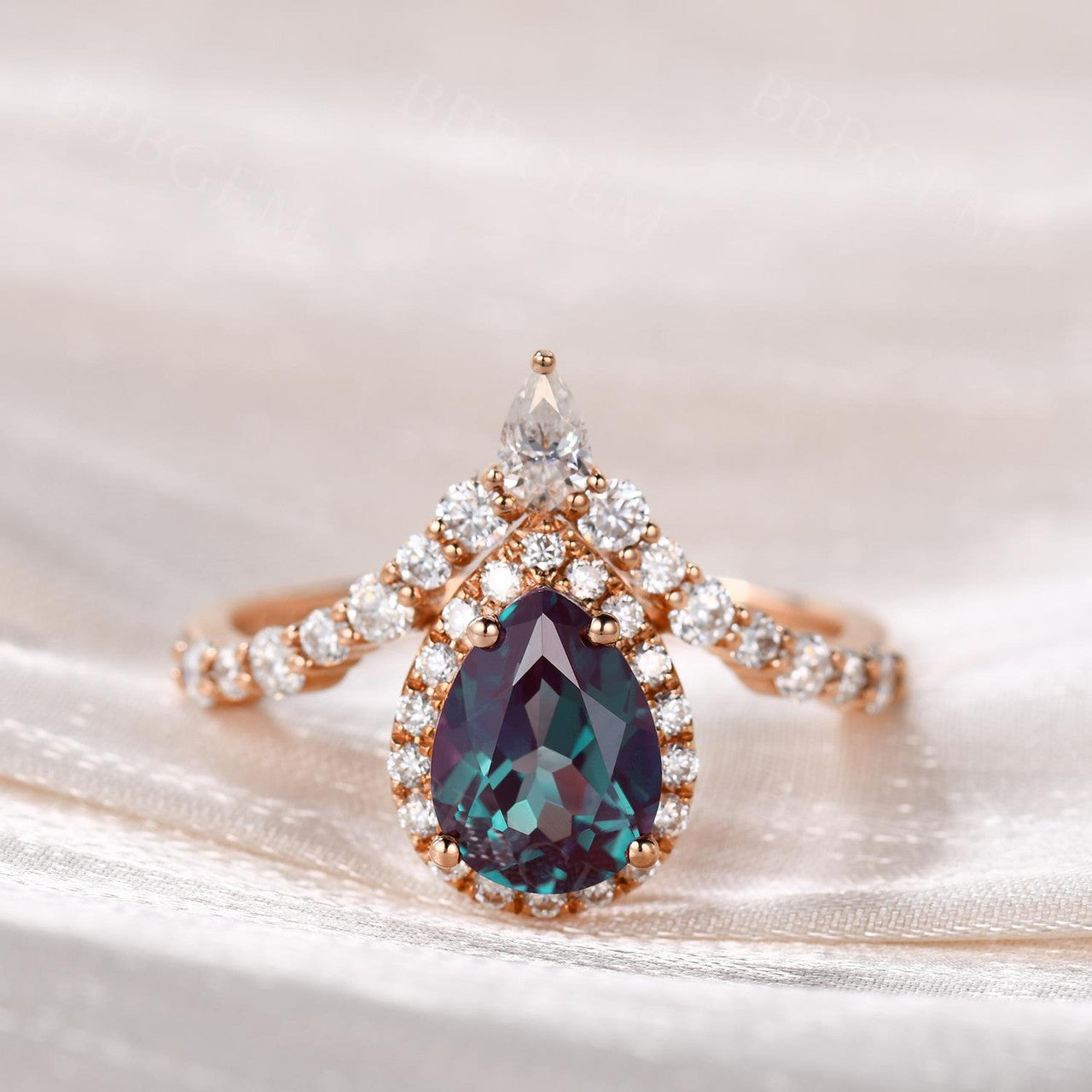 1.5 Carat Lab-Created Alexandrite Pear Shaped Engagement Ring for Women with Diamond Halo in Rose Gold - Perfect for Proposals, Anniversaries & Special Occasions