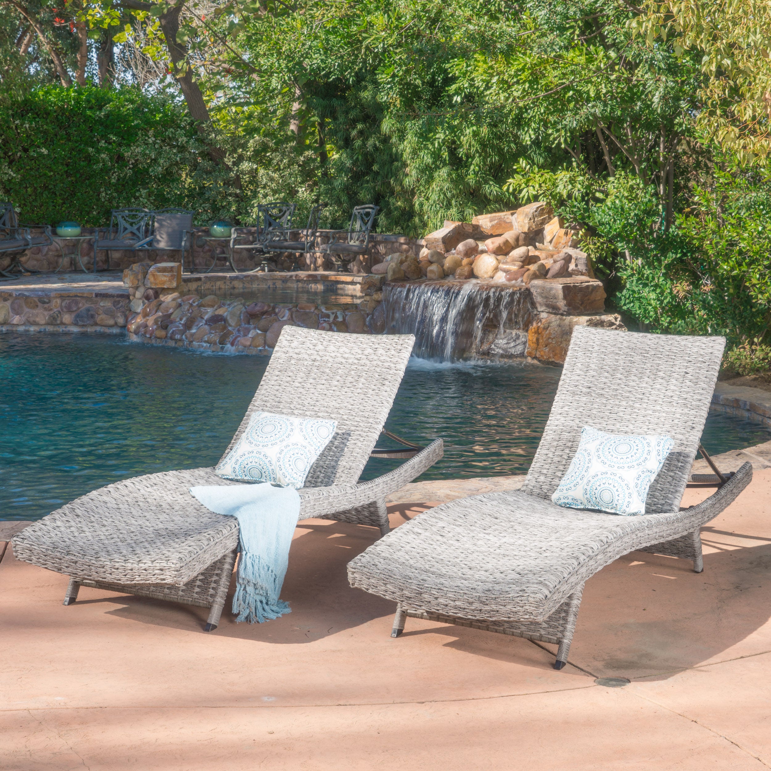 CRETE WICKER CHAISE LOUNGE - Outdoor Patio Furniture, All-Weather Rattan Chaise Lounge Chair for Poolside, Beach, Garden Relaxation